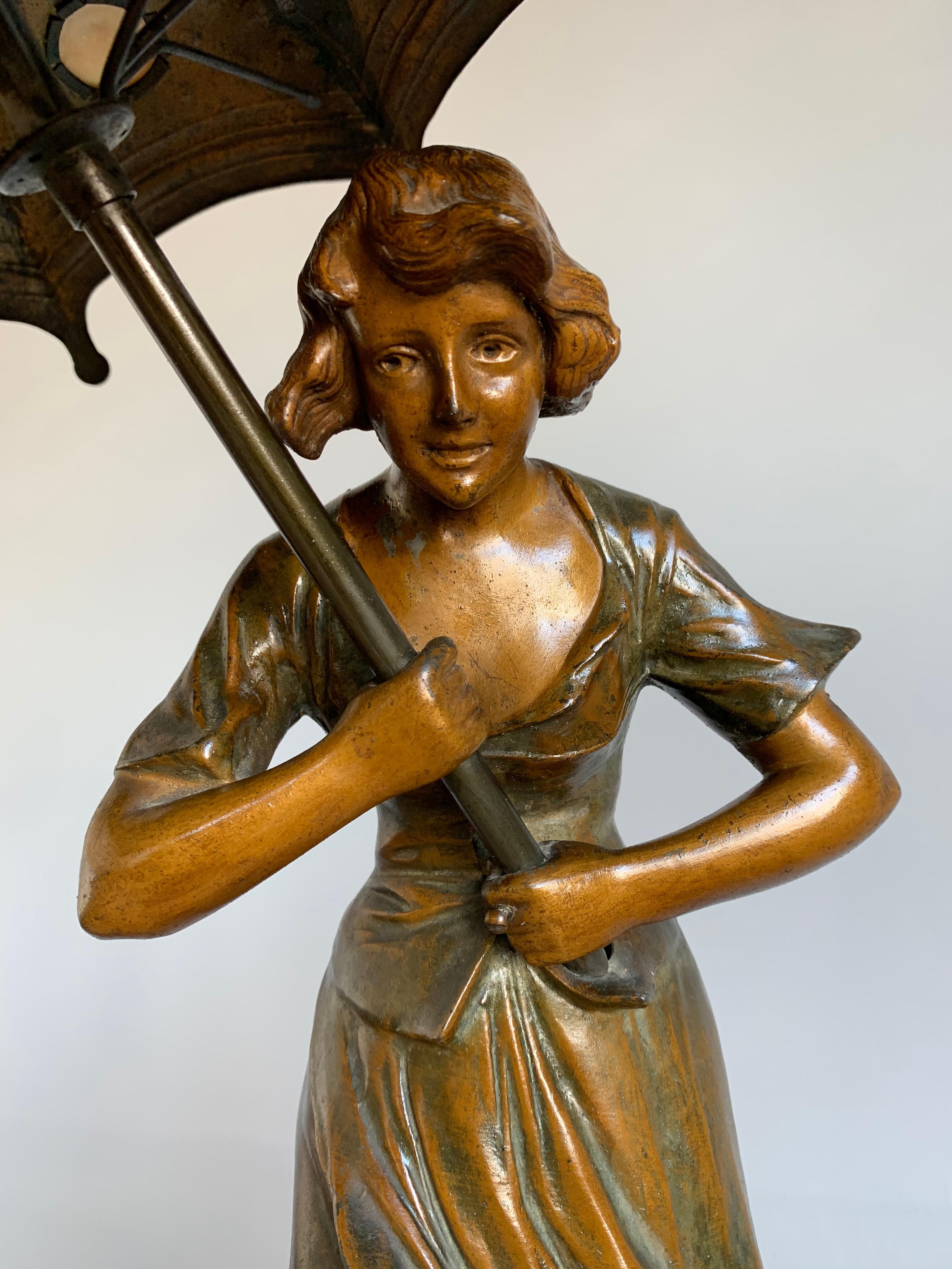Stunning Art Deco Sculpture Desk or Table Lamp, Girl with Umbrella in the Wind In Good Condition In Lisse, NL