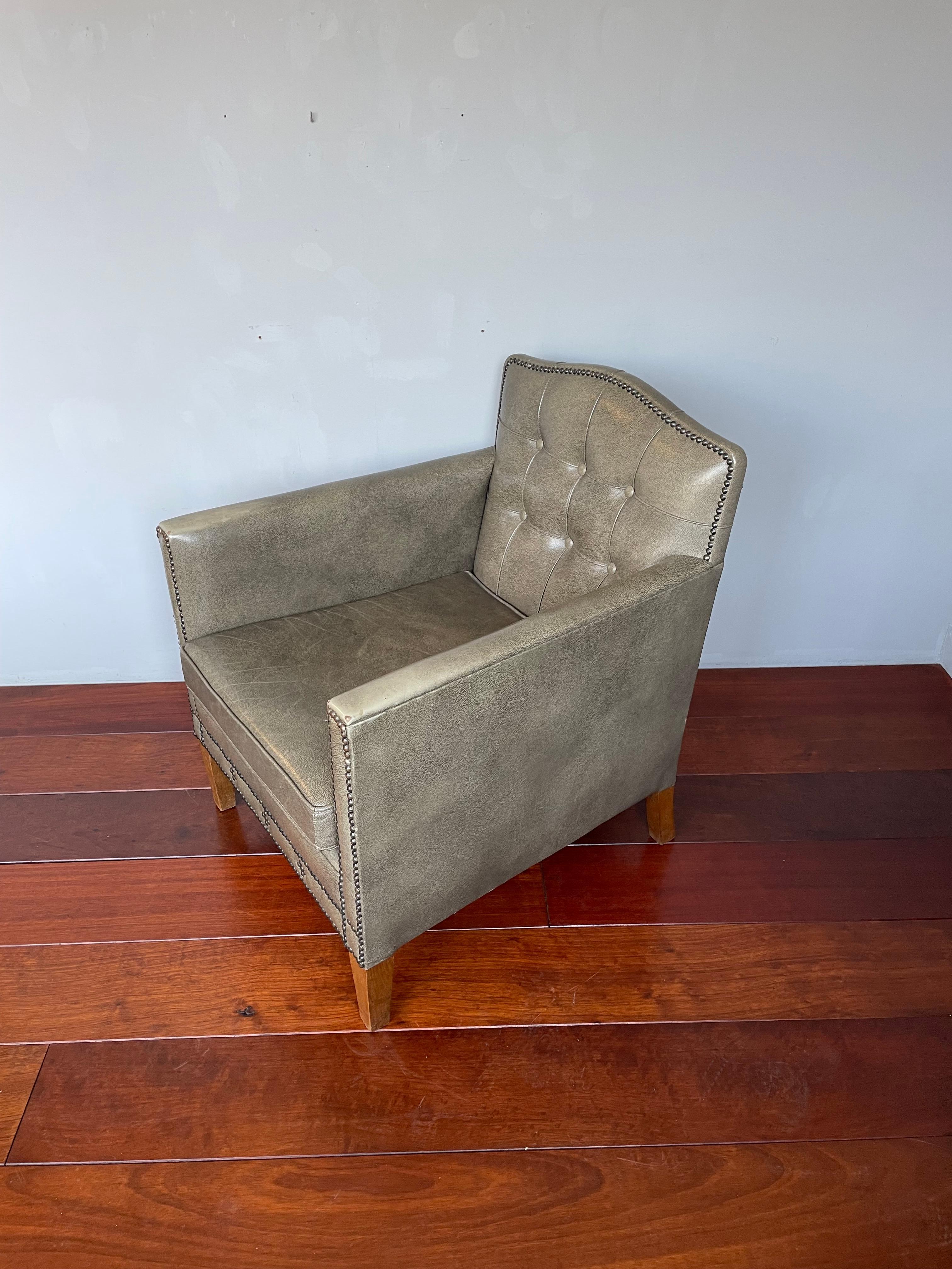 Superbe fauteuil pour dames de style Art Déco Fauteuil club avec. Cuir gris et clous en laiton en vente 9