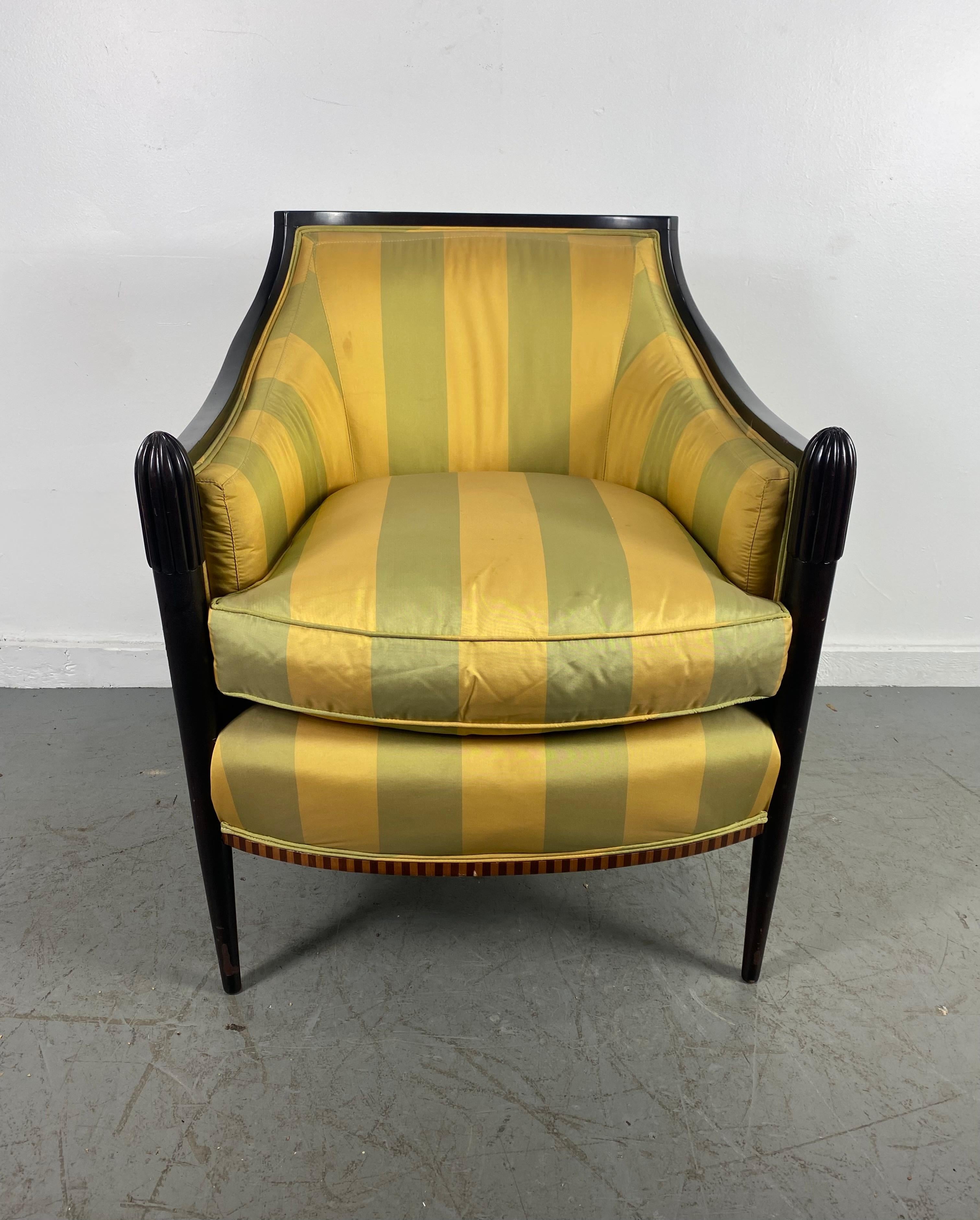 Atemberaubende Art Deco Style Salon Stuhl von Baker Furniture nach Paul Follot,, Große Qualität und Konstruktion,, Erstaunliche Design / Stil,, Extrem bequem,, behält ursprünglichen Seidenmischung gestreift Stoff,, kleinere Furnier Verlust auf