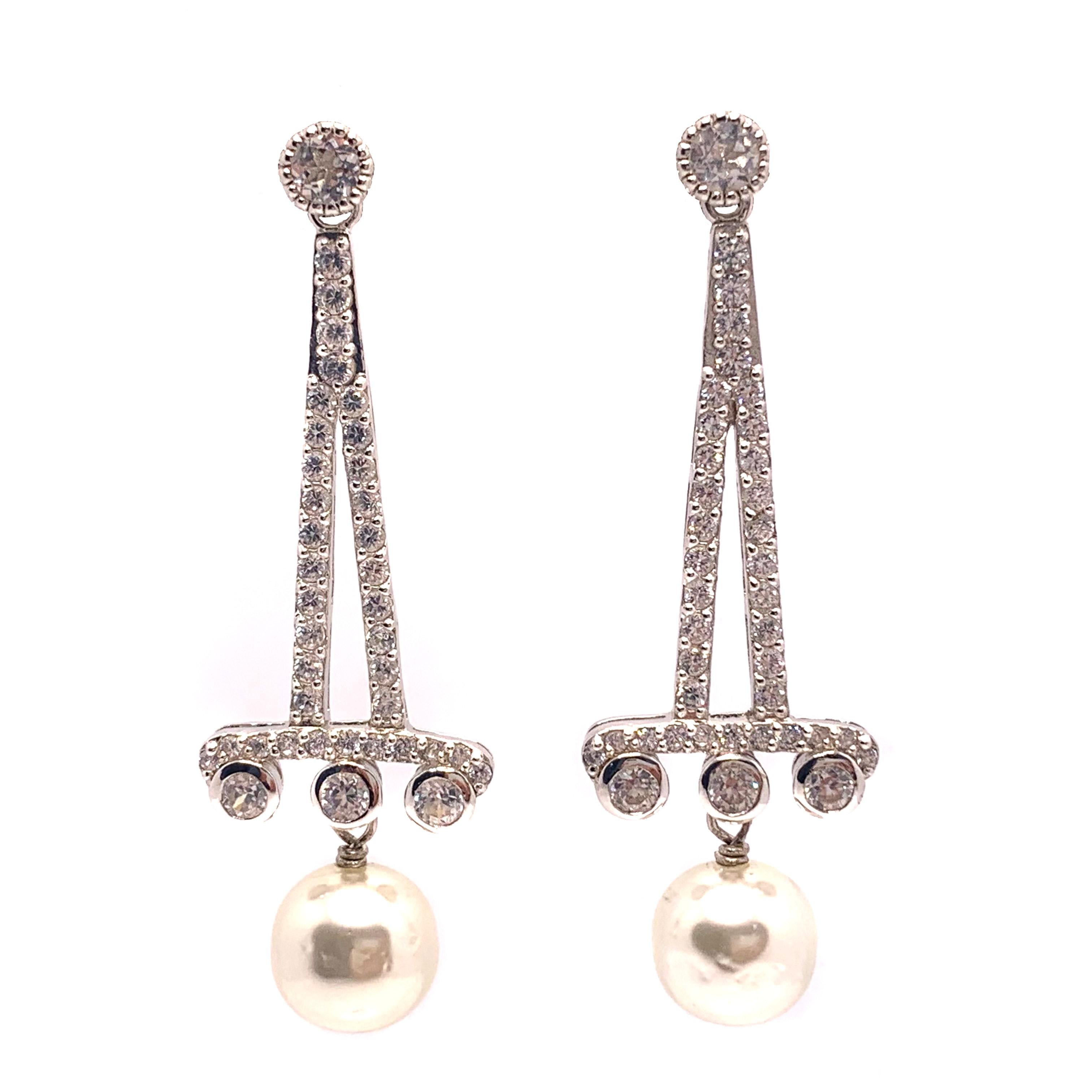 Stunning Art Deco Style with Glass Pearl Drop Earrings

These stunning Art Deco style earrings feature a pair of lustrous cultured baroque pearls and 80pcs of round simulated diamond, handset in platinum rhodium plated sterling silver with high