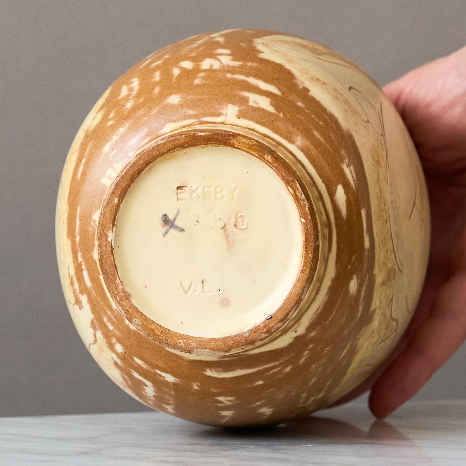 Stunning Art Deco Vase by Vicke Lindstrand. Upsala-Ekeby, Sweden, 1940s. For Sale 3
