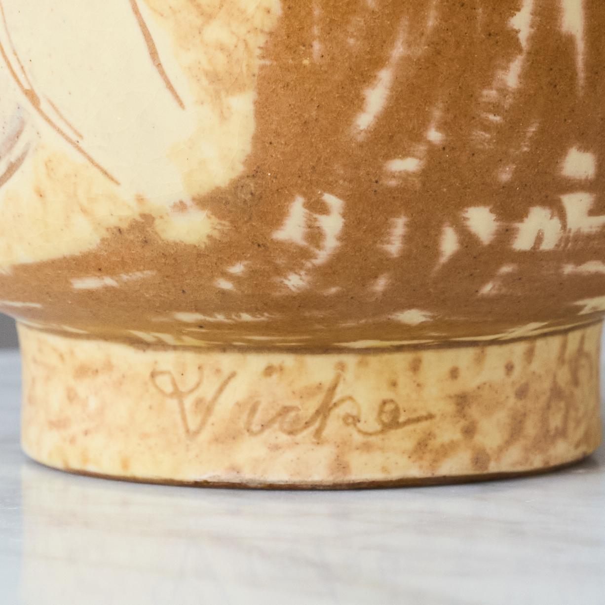 Stunning Art Deco Vase by Vicke Lindstrand. Upsala-Ekeby, Sweden, 1940s. For Sale 4
