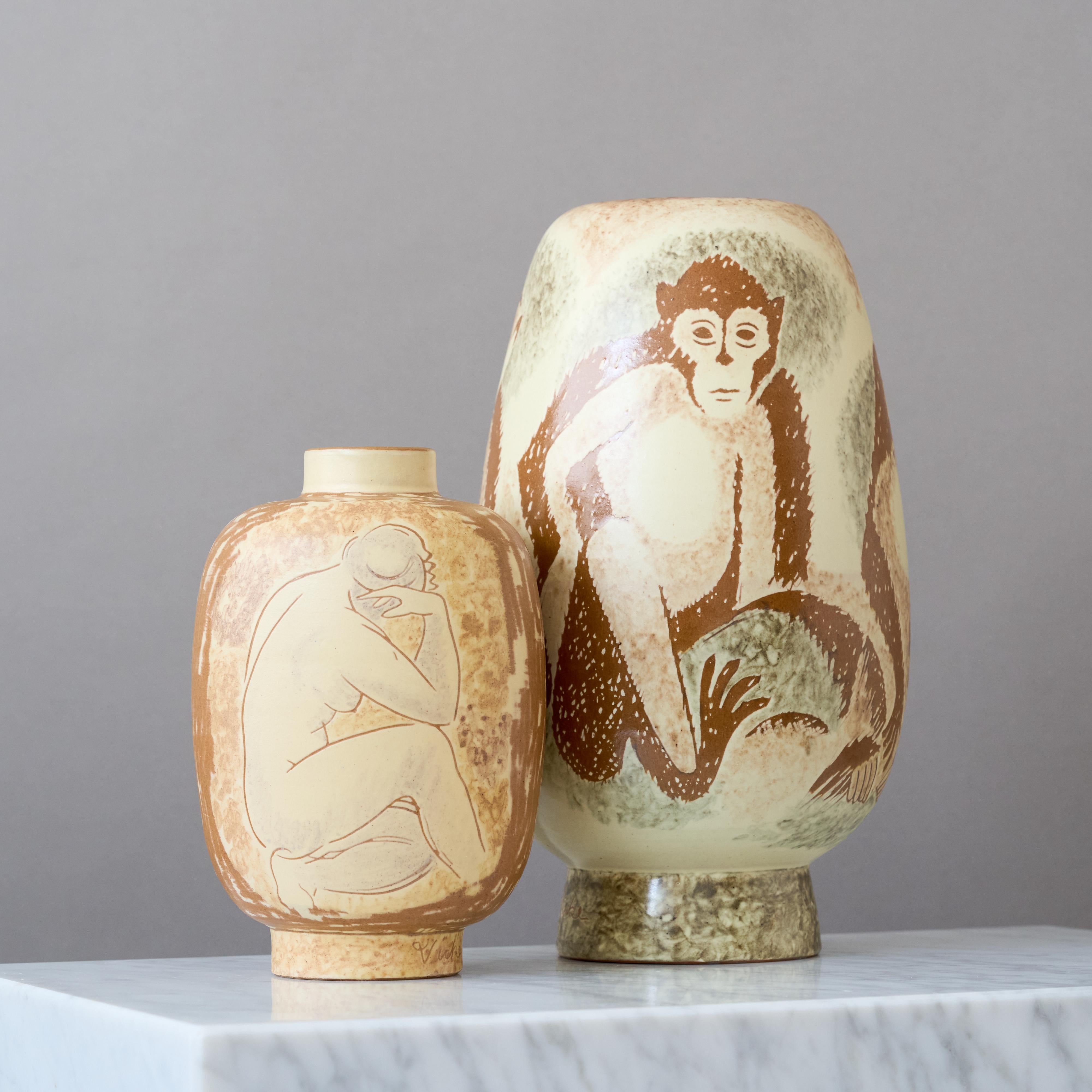 Stunning Art Deco Vase by Vicke Lindstrand. Upsala-Ekeby, Sweden, 1940s. For Sale 5