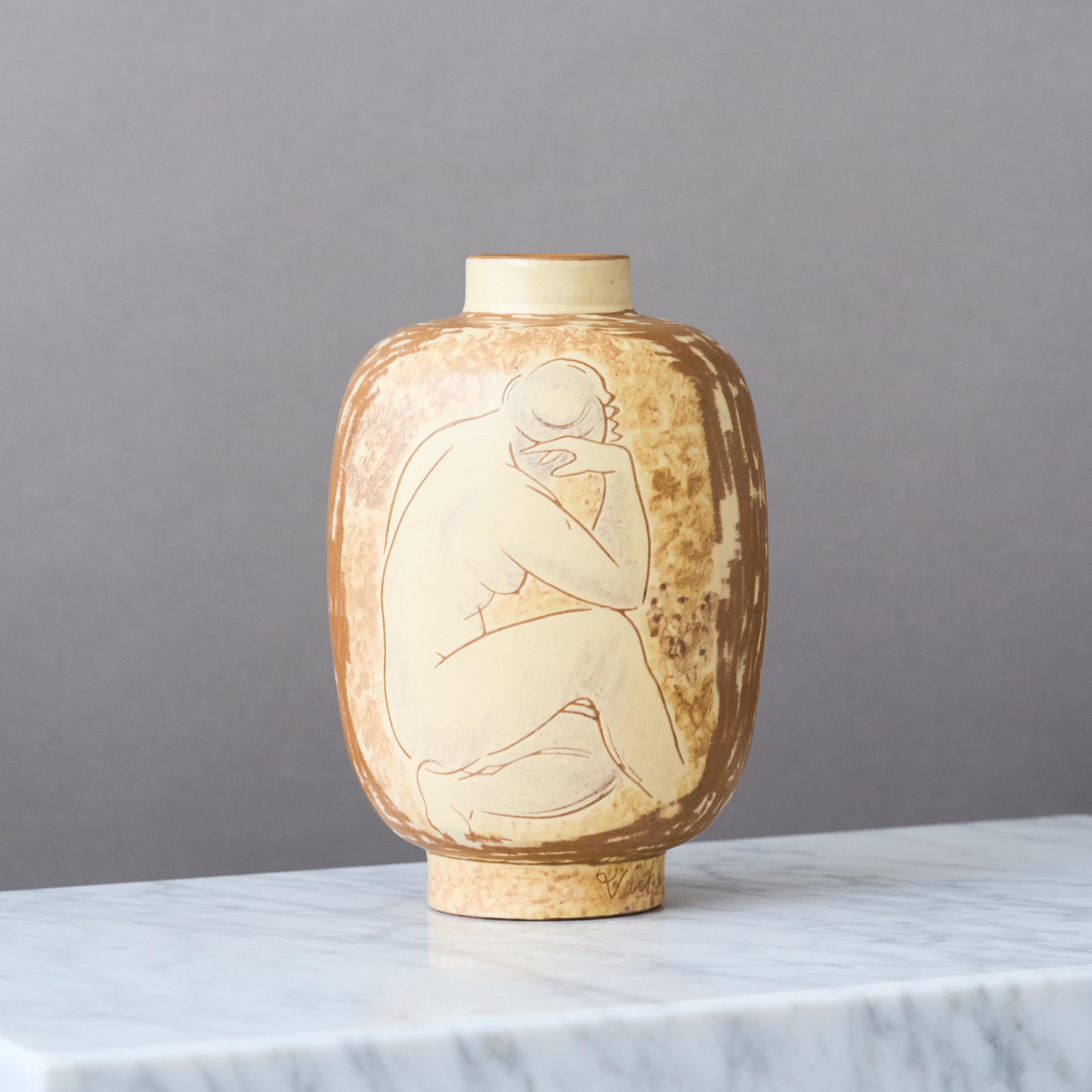 Scandinavian Modern Stunning Art Deco Vase by Vicke Lindstrand. Upsala-Ekeby, Sweden, 1940s. For Sale