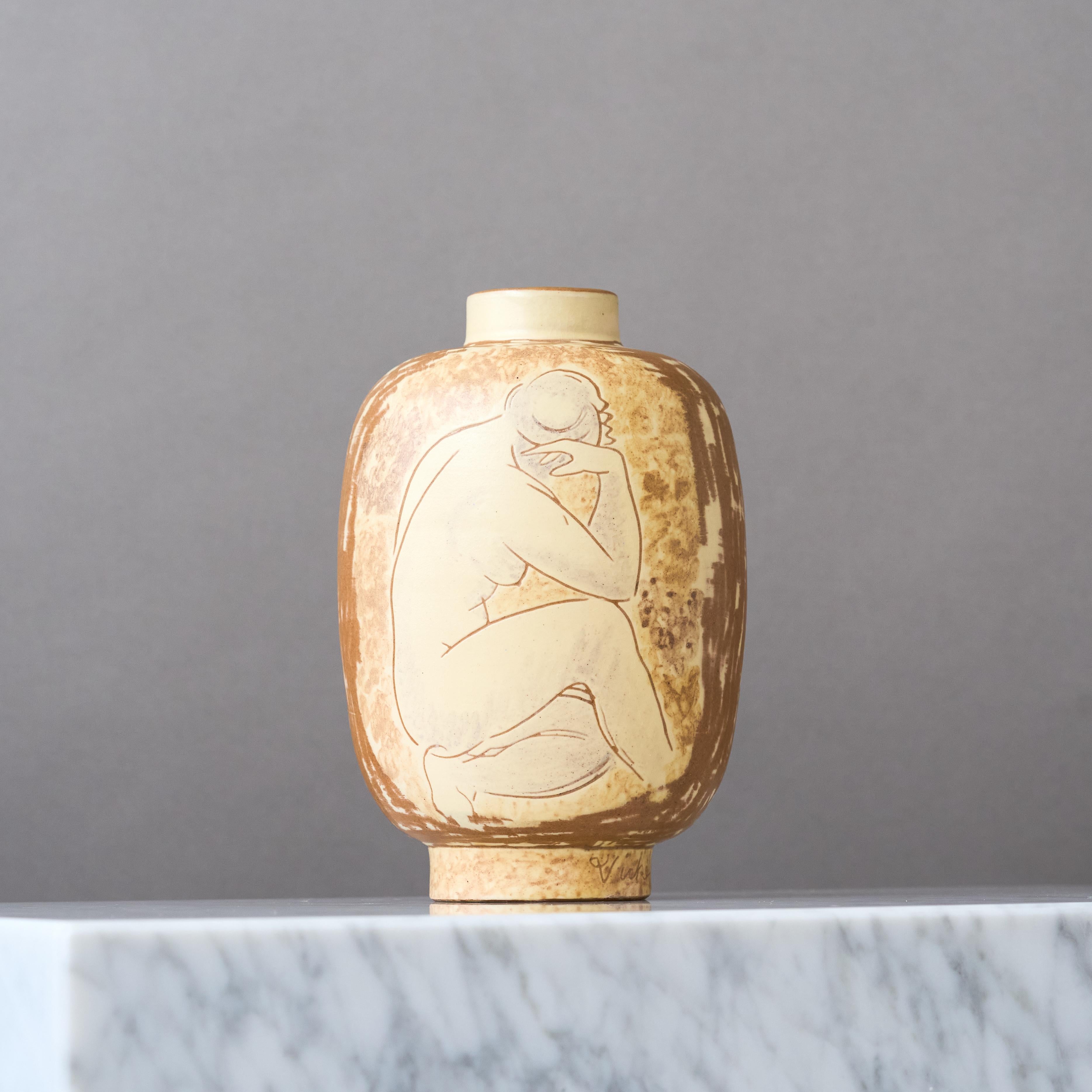 Hand-Painted Stunning Art Deco Vase by Vicke Lindstrand. Upsala-Ekeby, Sweden, 1940s. For Sale
