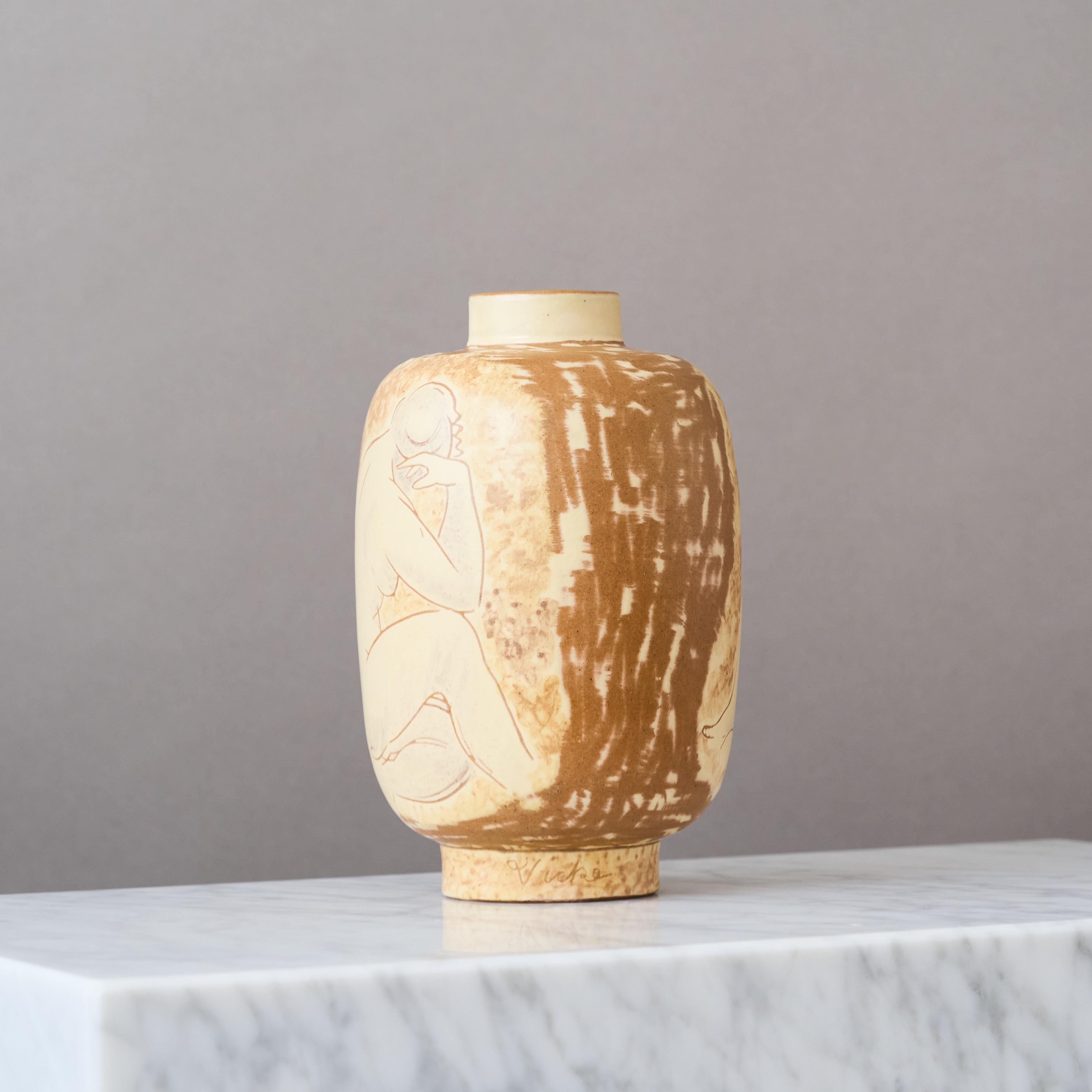 20th Century Stunning Art Deco Vase by Vicke Lindstrand. Upsala-Ekeby, Sweden, 1940s. For Sale