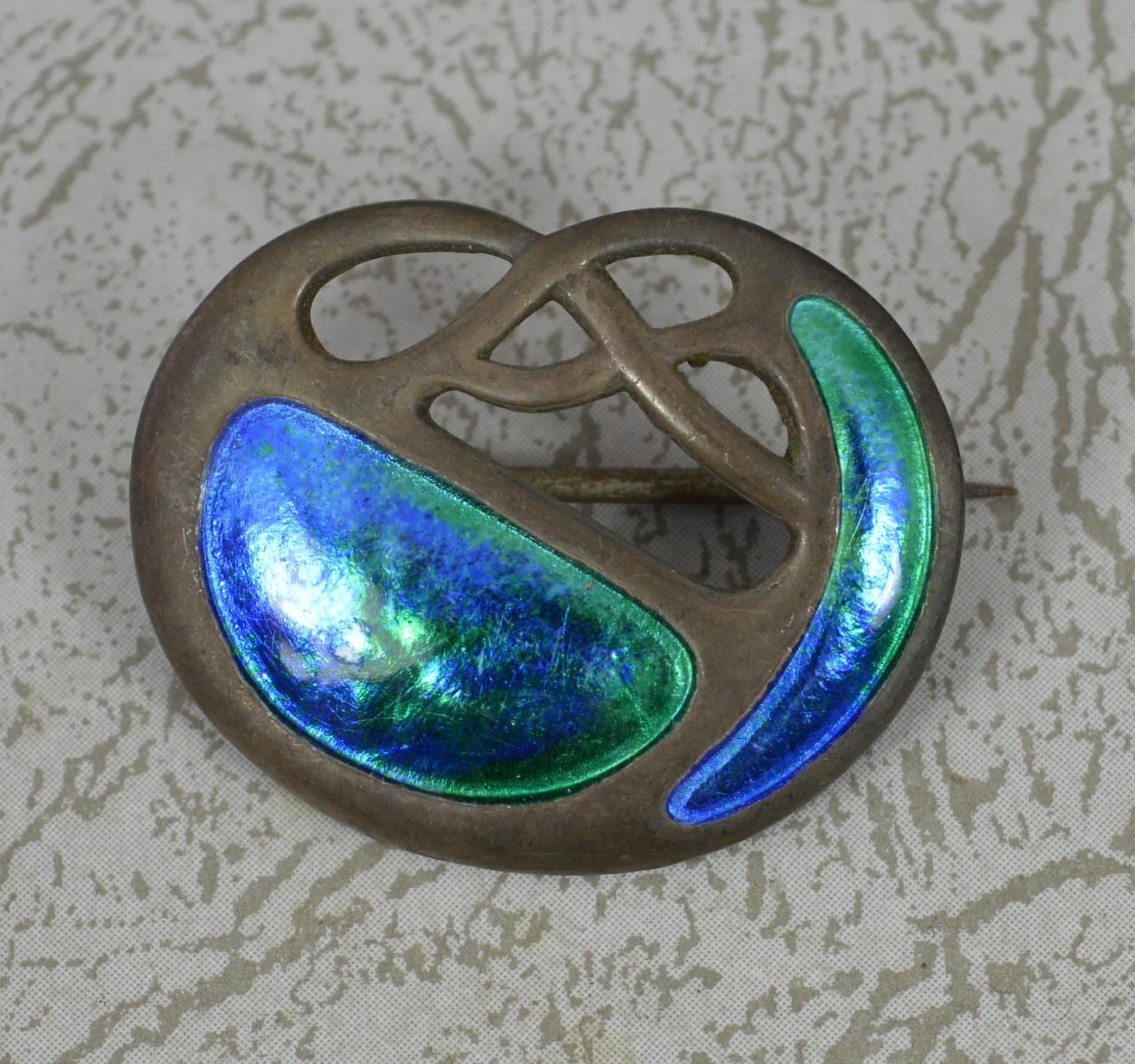 A superb Edwardian period brooch by Charles Horner.
Modelled in 925 sterling silver with two large panels of the most iridescent blue/green enamelling.
5.6 grams.
Hallmarks ; full marks to reverse
Size ; 27mm x 22mm approx
Condition ; Very good for