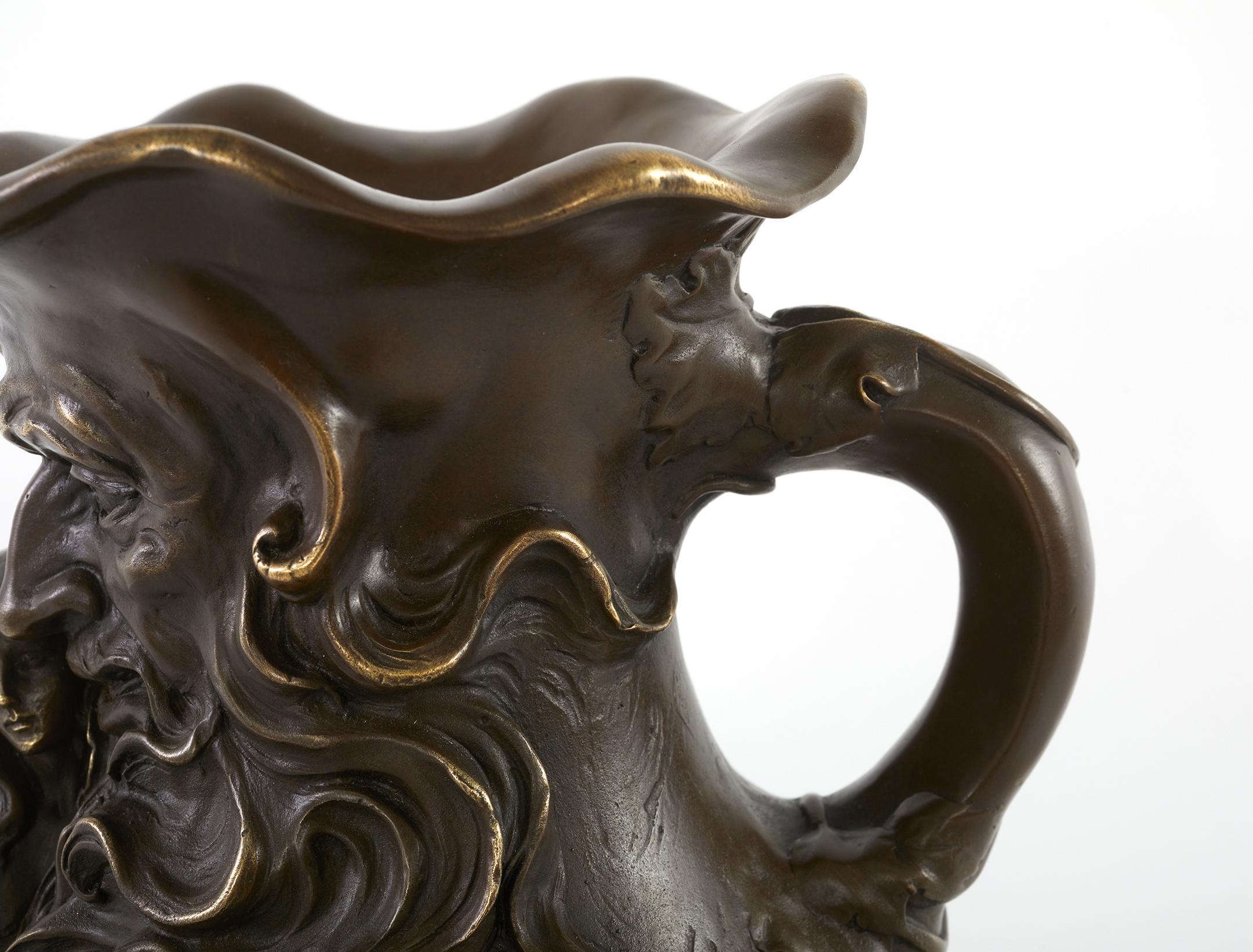 Français Superbe pièce/vase en bronze de style Art nouveau en vente