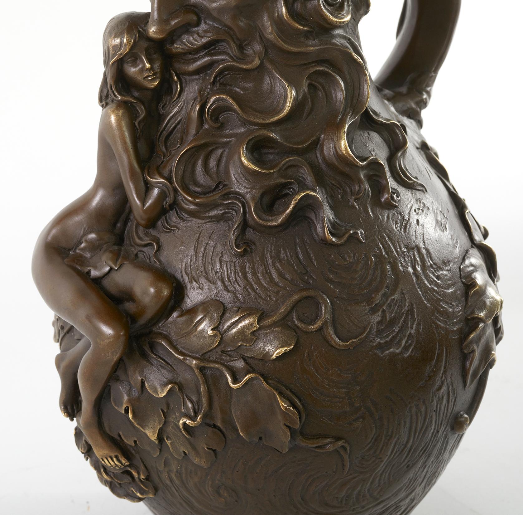 XIX secolo Splendido pezzo / vaso in bronzo in stile Art Nouveau in vendita