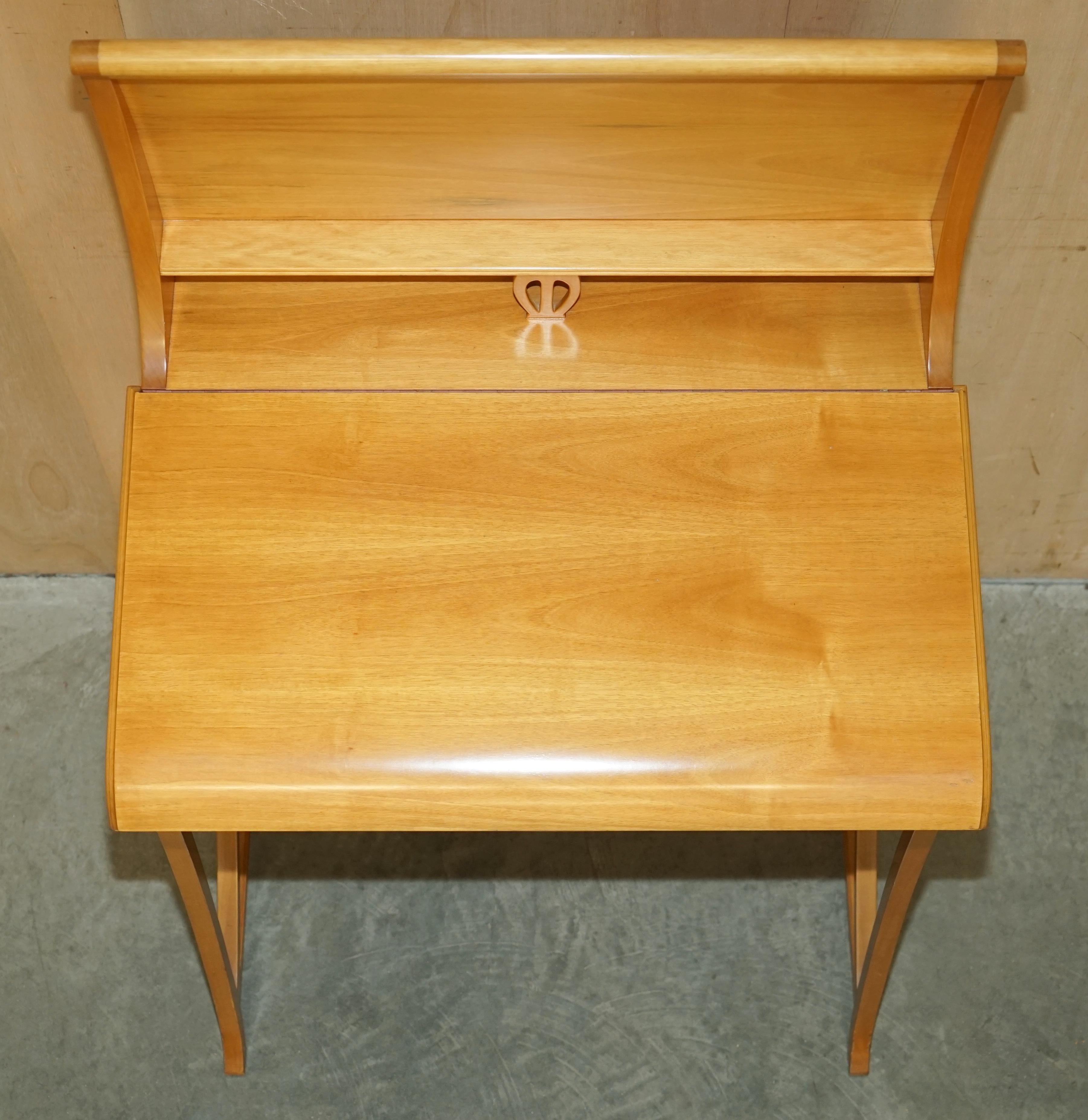 STUNNiNG ART NOUVEAU WRITING DESK ATTRIBUTED TO CARLO ZEN 1902 BIRDS EYE MAPLE For Sale 4