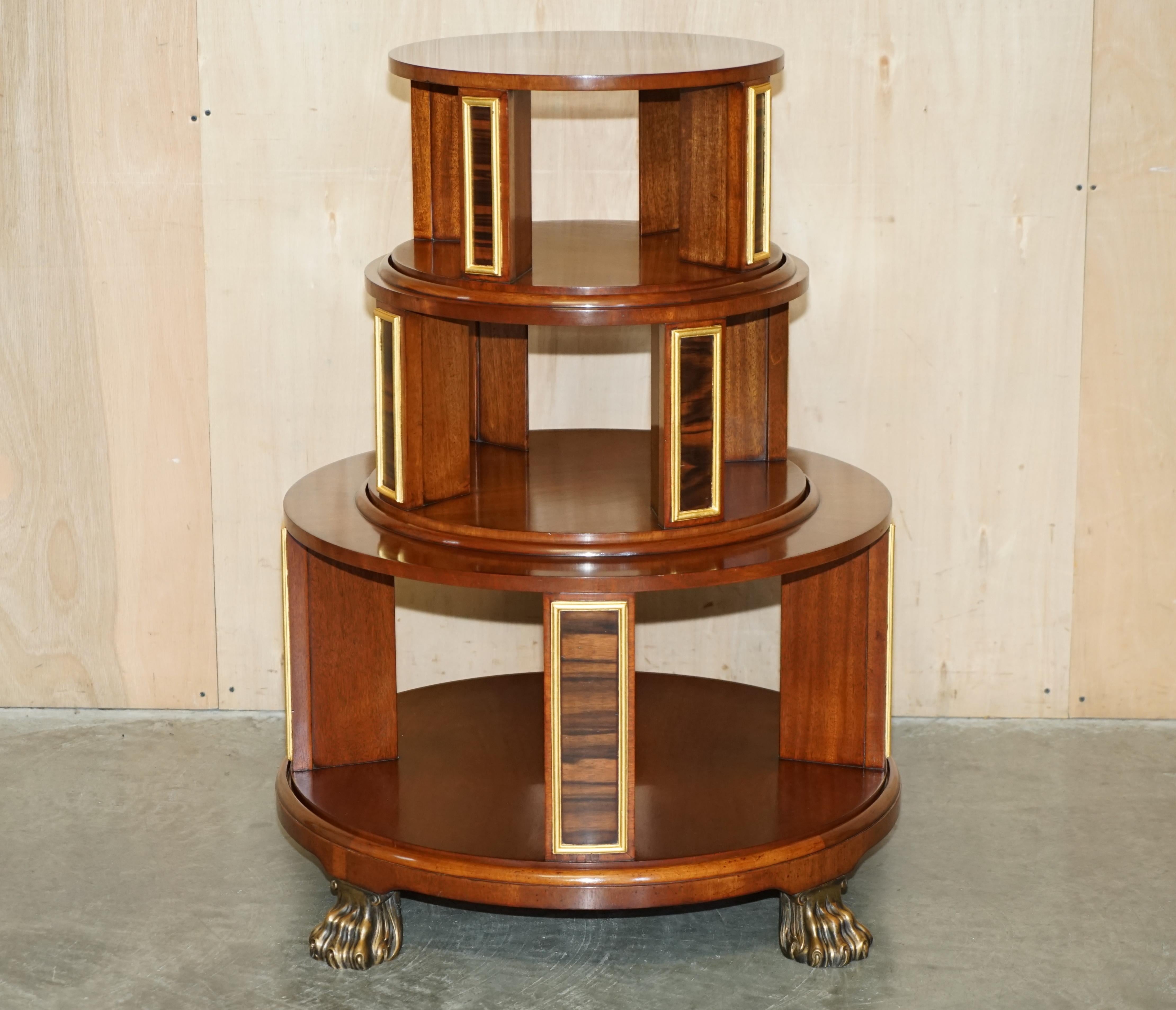 Casa Reale Antiquariato

Royal House Antiques è lieta di offrire in vendita questo tavolo libreria girevole unico, Arthur Brett of Norwich, realizzato a mano in Inghilterra, in legno di raso, noce e palissandro e rifinito con piedi a zampa di