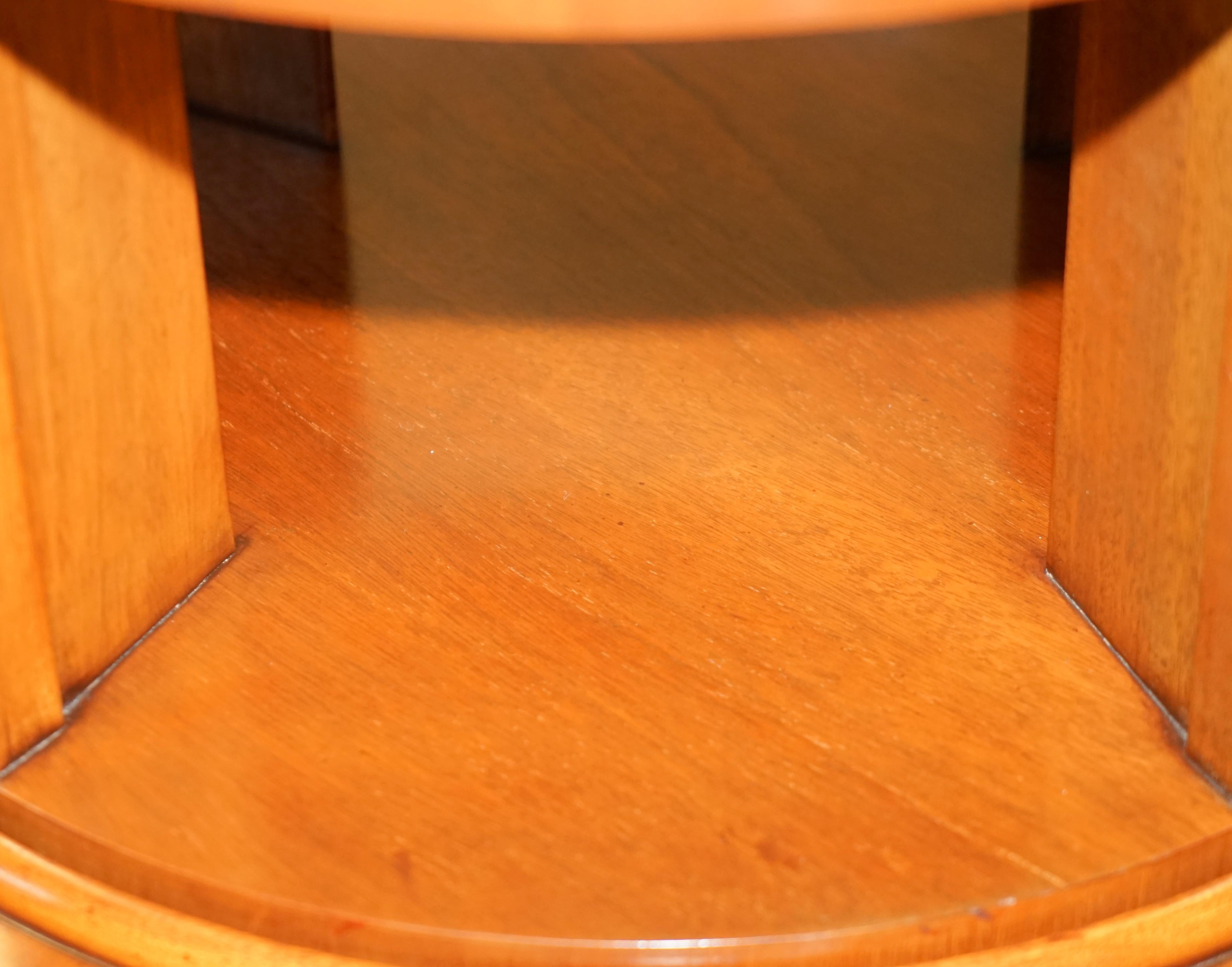 STUNNiNG ARTHUR BRETT SATINWOOD TABLE REVOLVING BOOKCASE TABLE LION'S PAW FEEt en vente 2