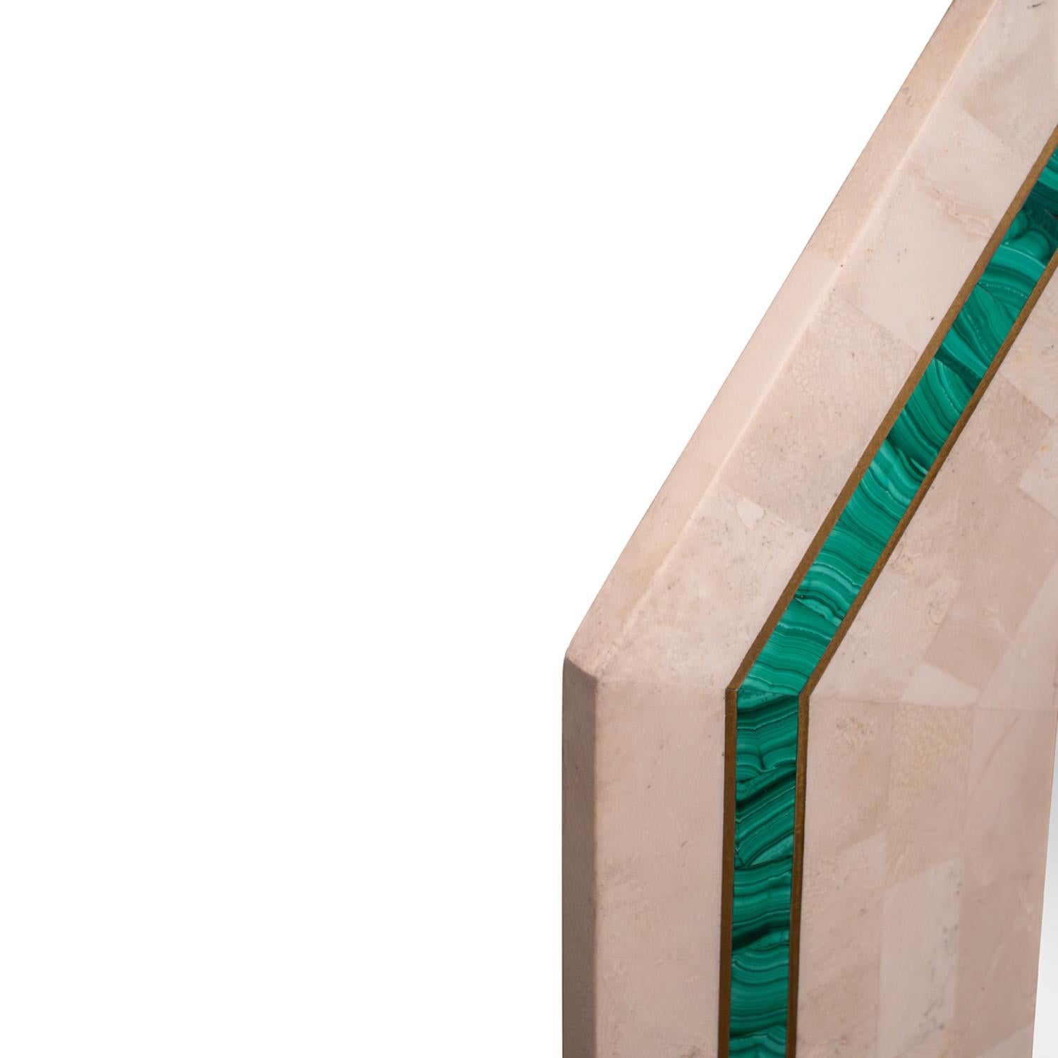 Philippin Superbe miroir artisanal avec incrustations de malachite 1985 (signé et daté) en vente