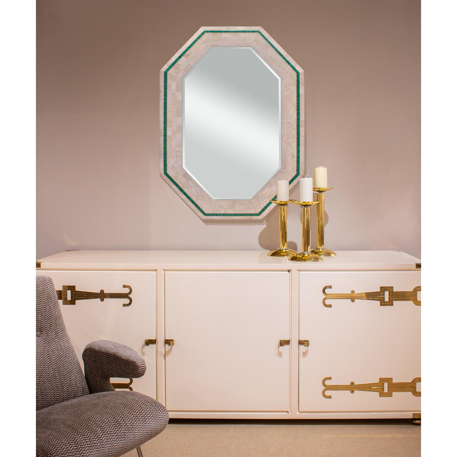 Laiton Superbe miroir artisanal avec incrustations de malachite 1985 (signé et daté) en vente