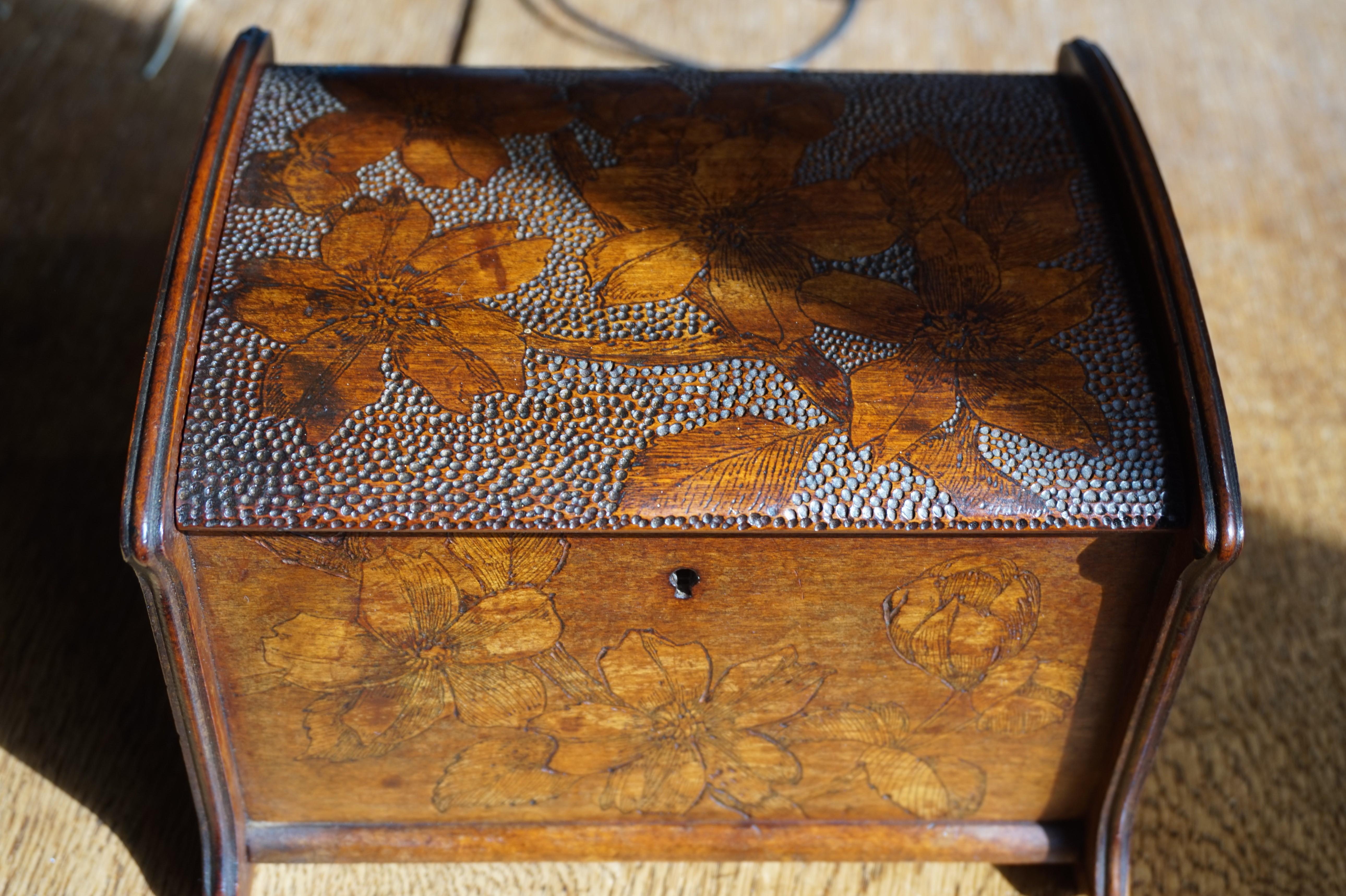 Stunning Arts & Crafts Box with Finest Hand Carved Flower Patterns in Bas Relief 7