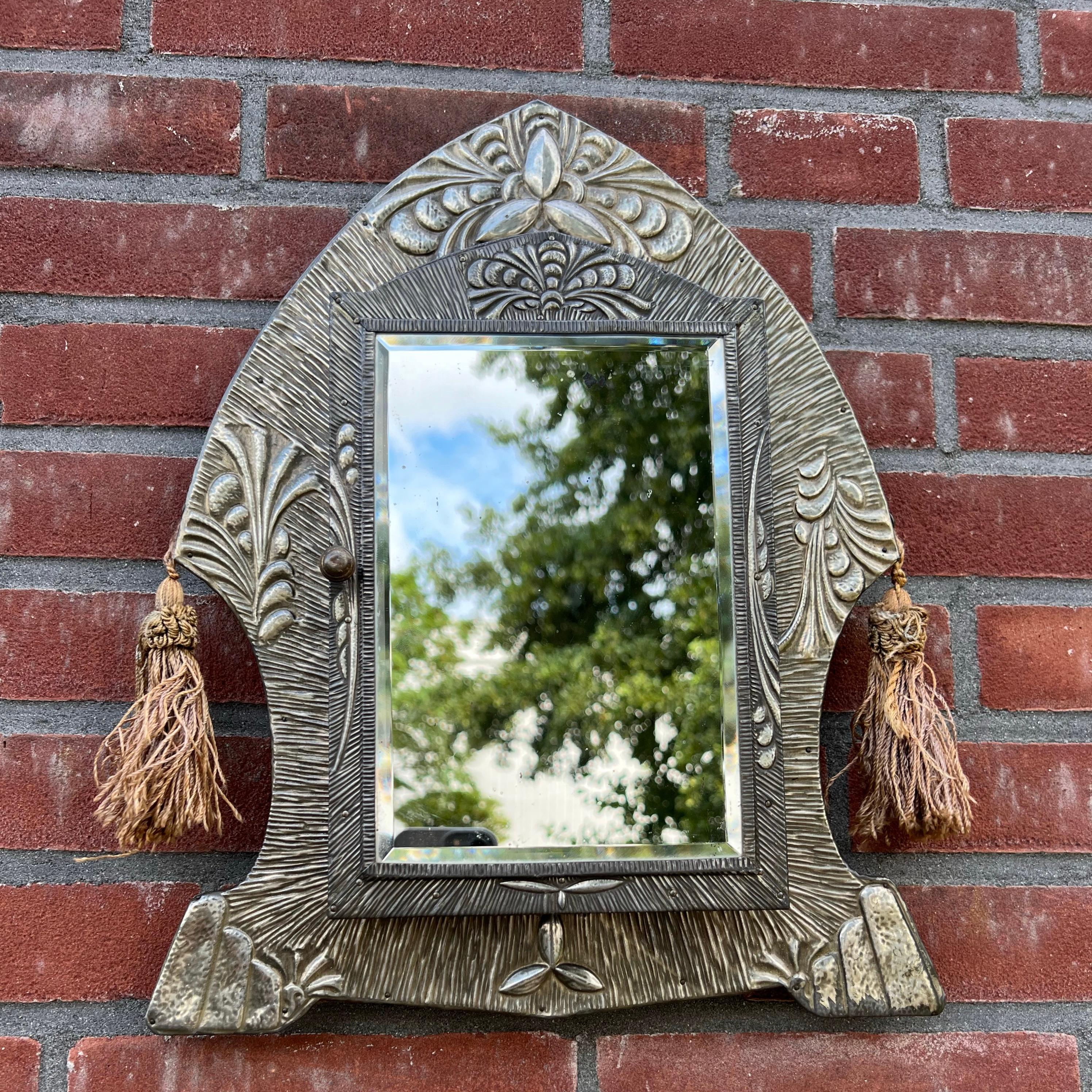 Stunning Arts and Crafts Wall Key Cabinet of Embossed Copper with Beveled Mirror In Good Condition For Sale In Lisse, NL