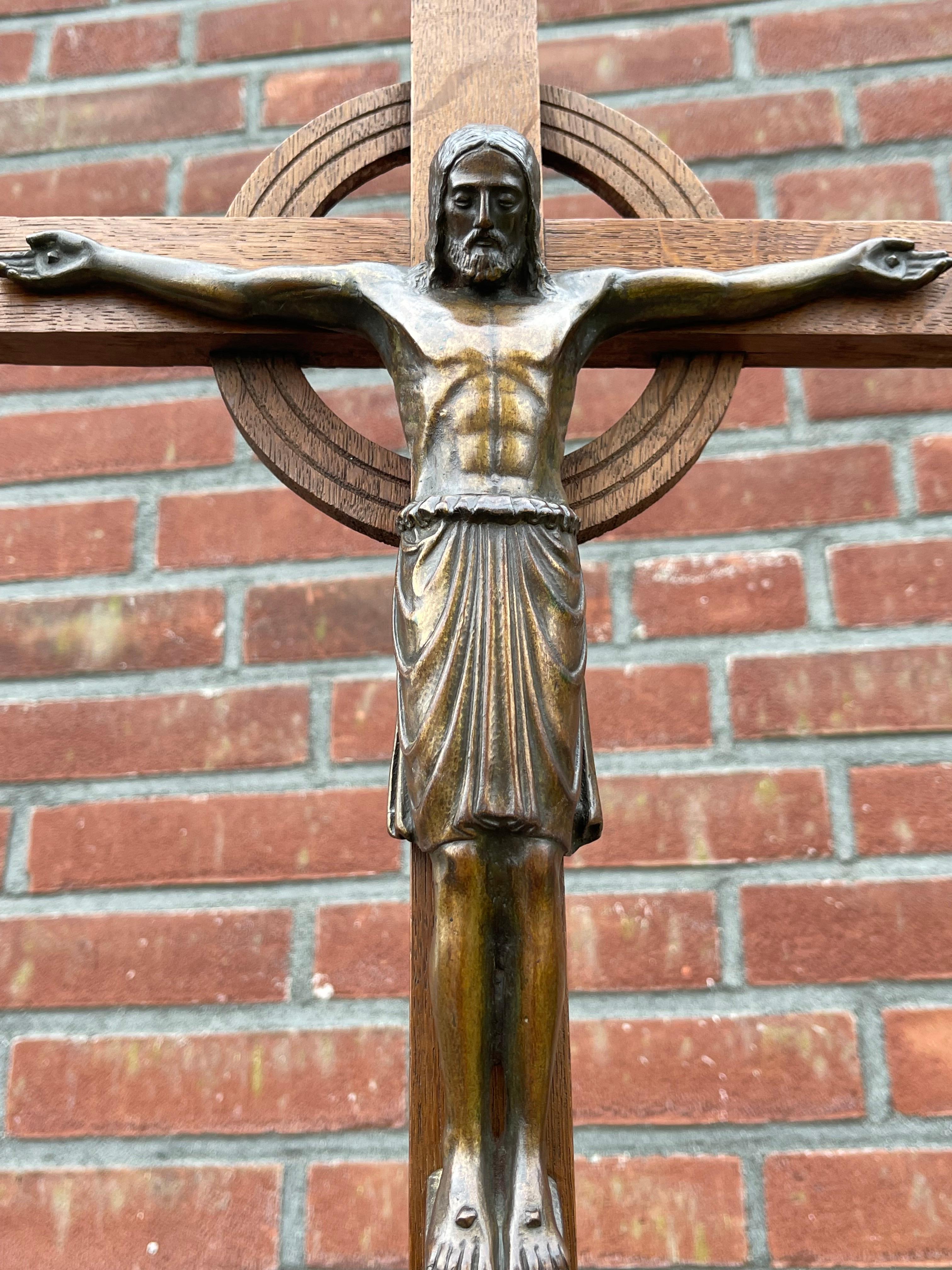 Museum Quality Arts & Crafts Oak Crucifix w Stylished Bronze Sculpture of Christ For Sale 5