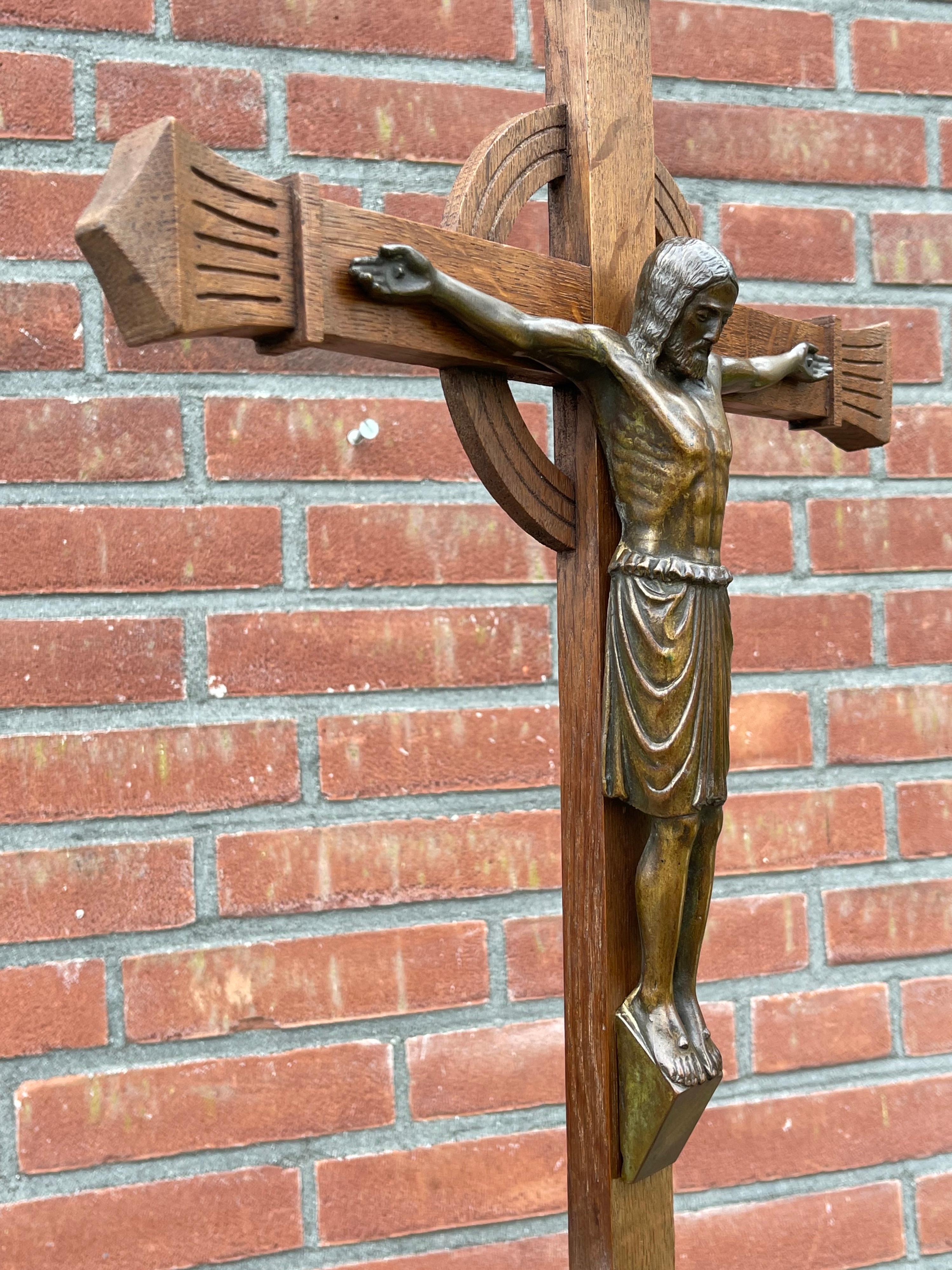 Museum Quality Arts & Crafts Oak Crucifix w Stylished Bronze Sculpture of Christ For Sale 12