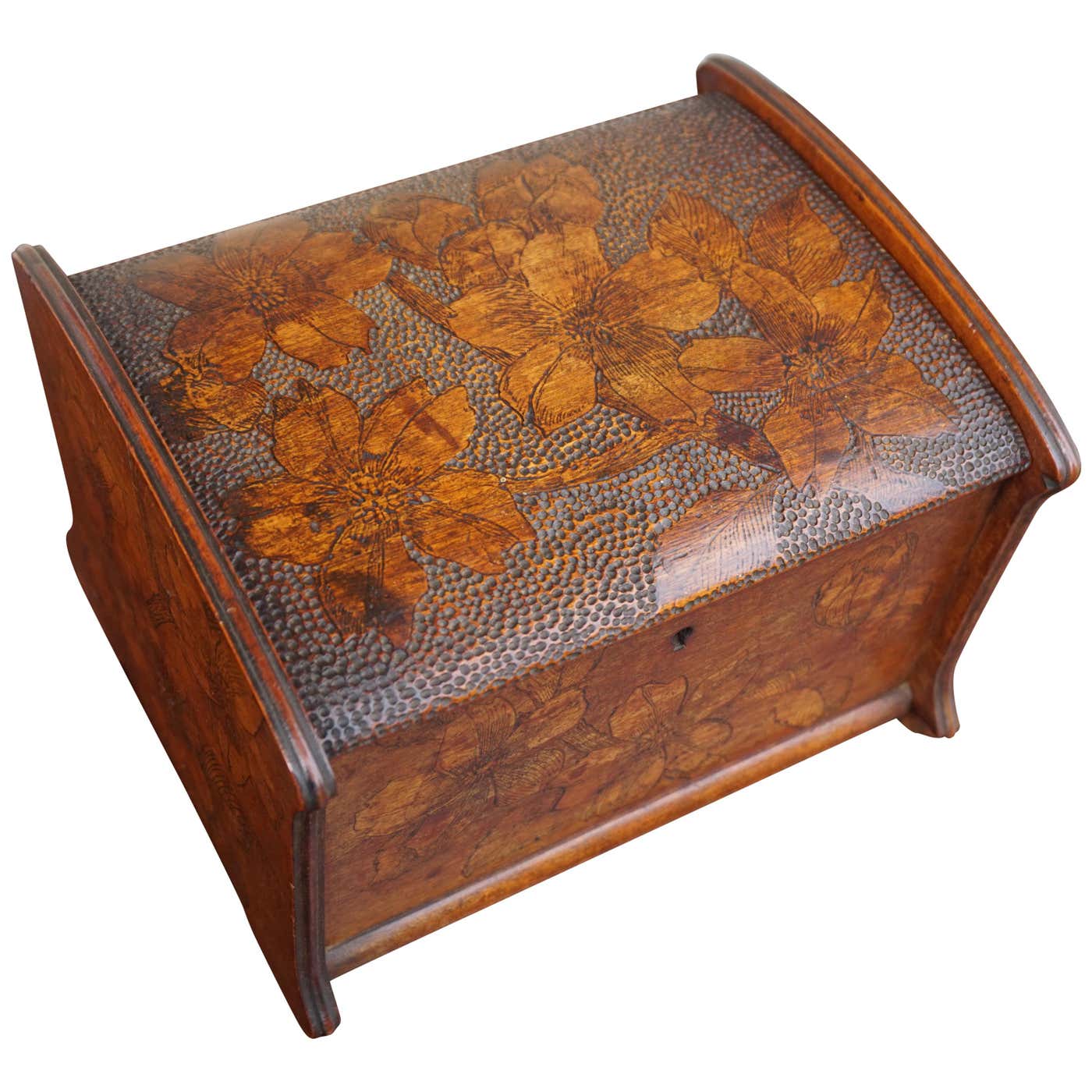Stunning Arts and Crafts Box with Finest Hand Carved Flower Patterns in ...