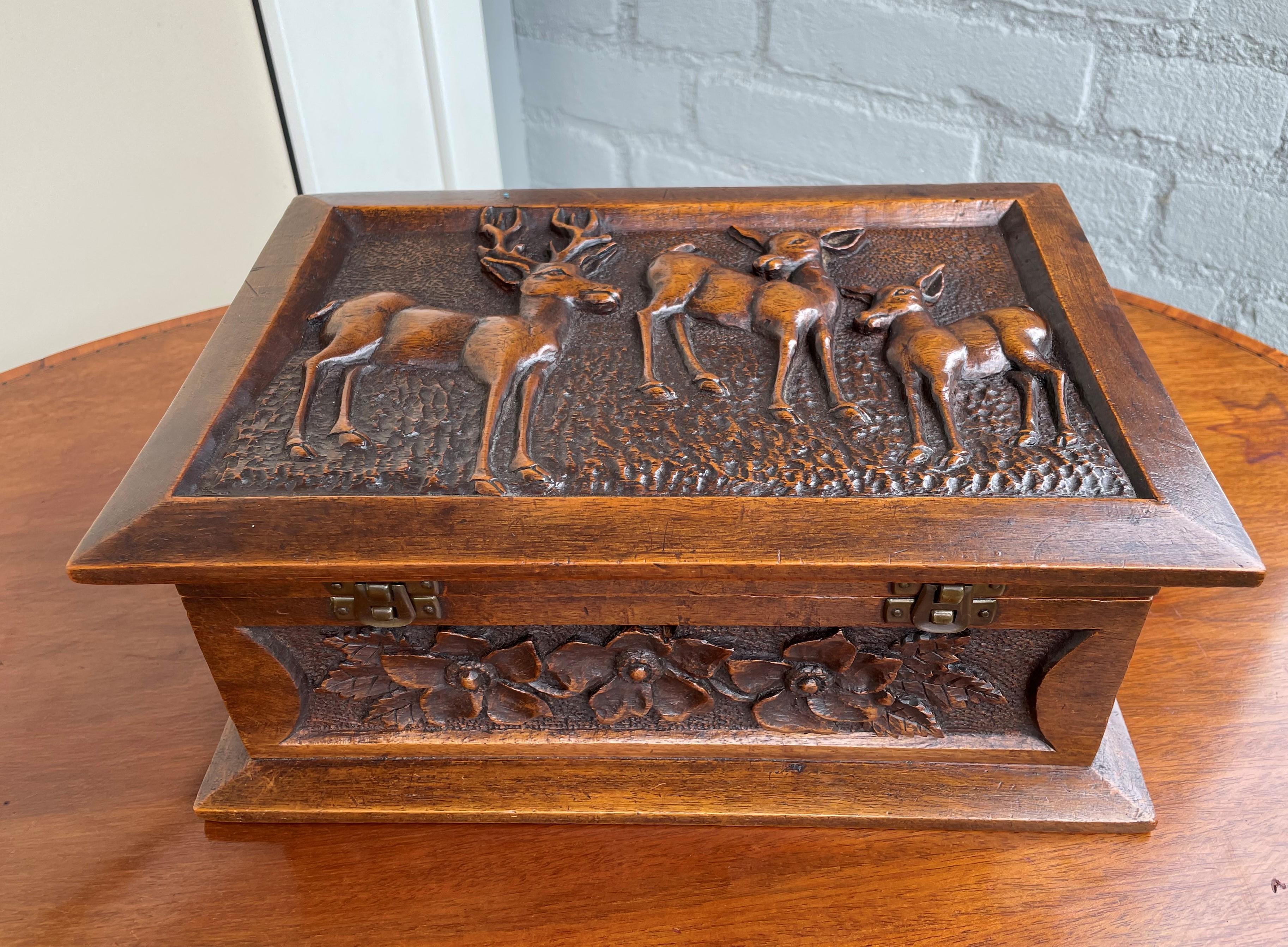 Stunning Arts & Crafts Box with Hand Carved Deer Sculptures in Deep Relief, 1910 3