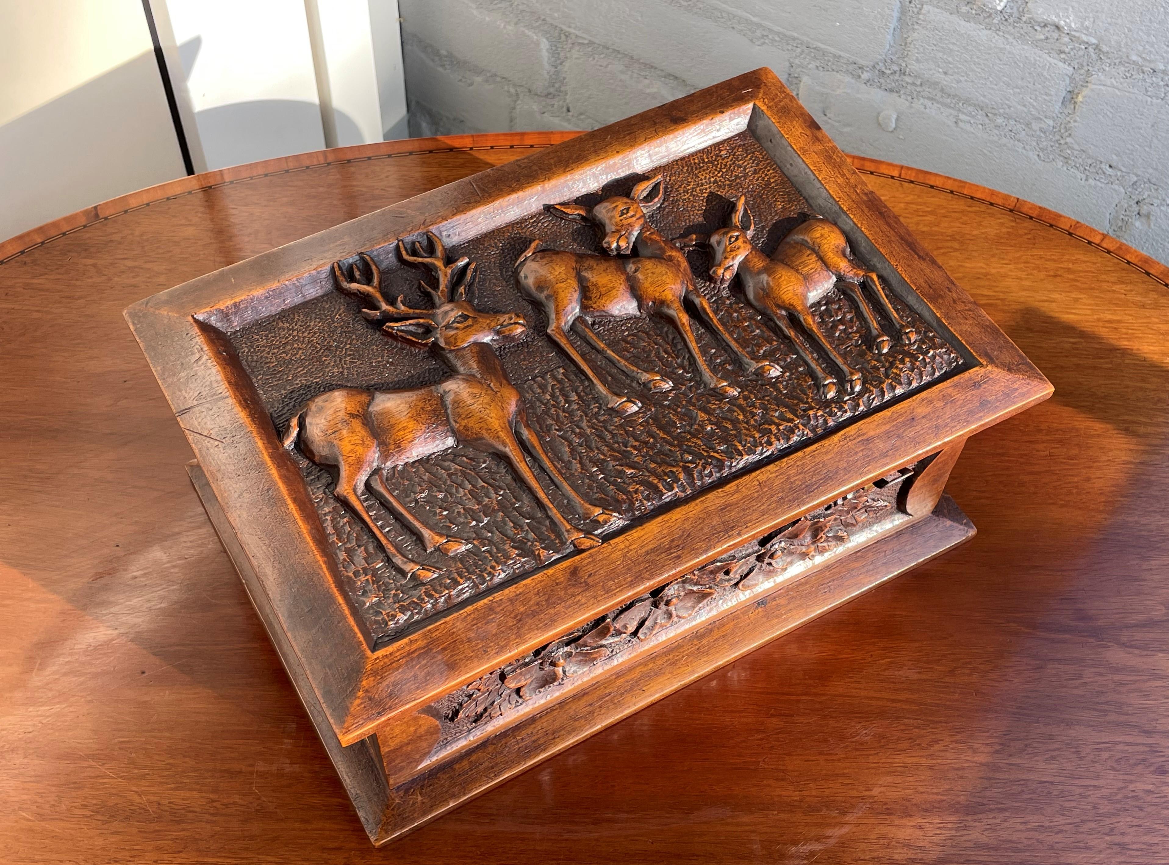Stunning Arts & Crafts Box with Hand Carved Deer Sculptures in Deep Relief, 1910 6