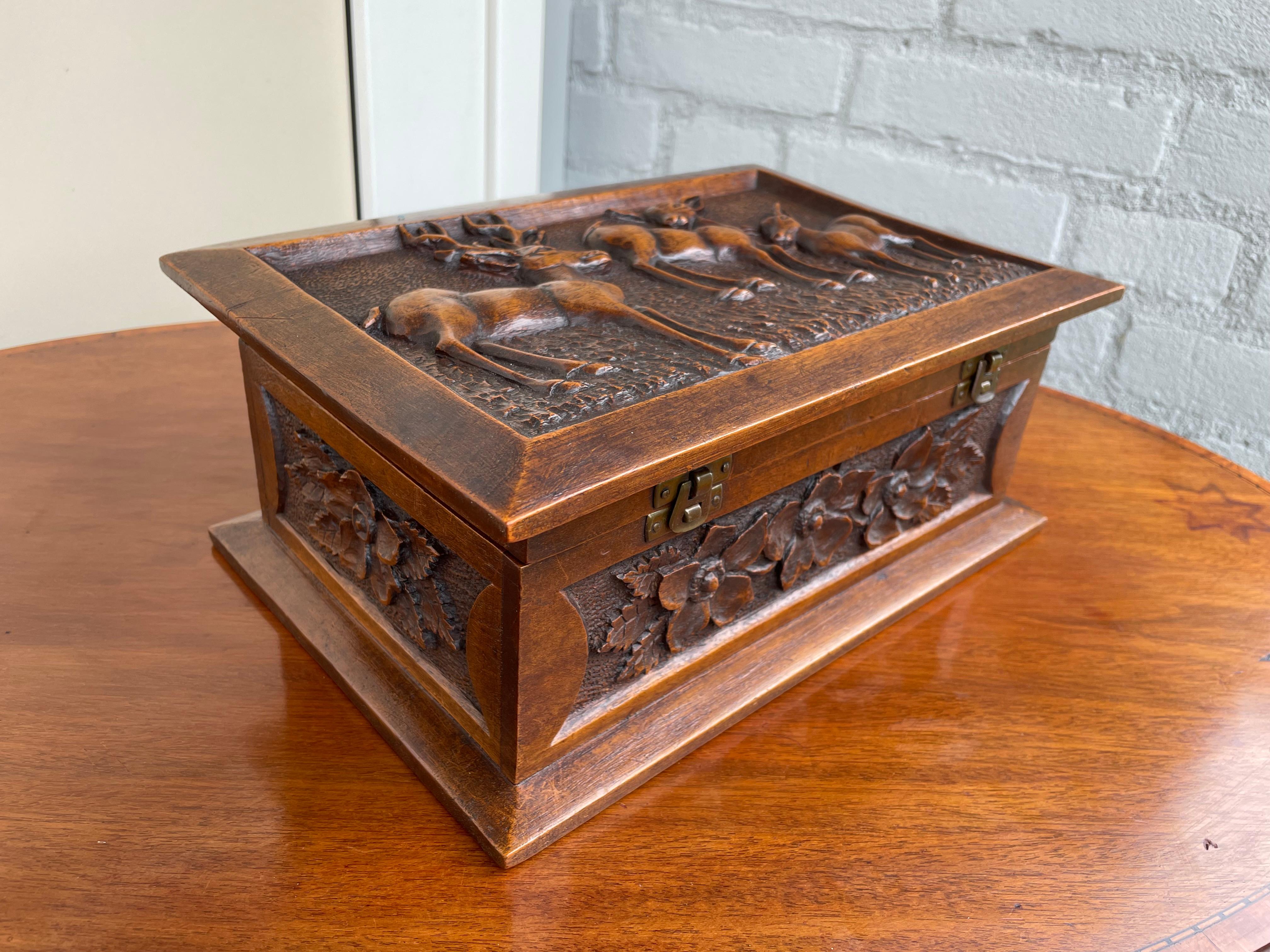 Stunning Arts & Crafts Box with Hand Carved Deer Sculptures in Deep Relief, 1910 7