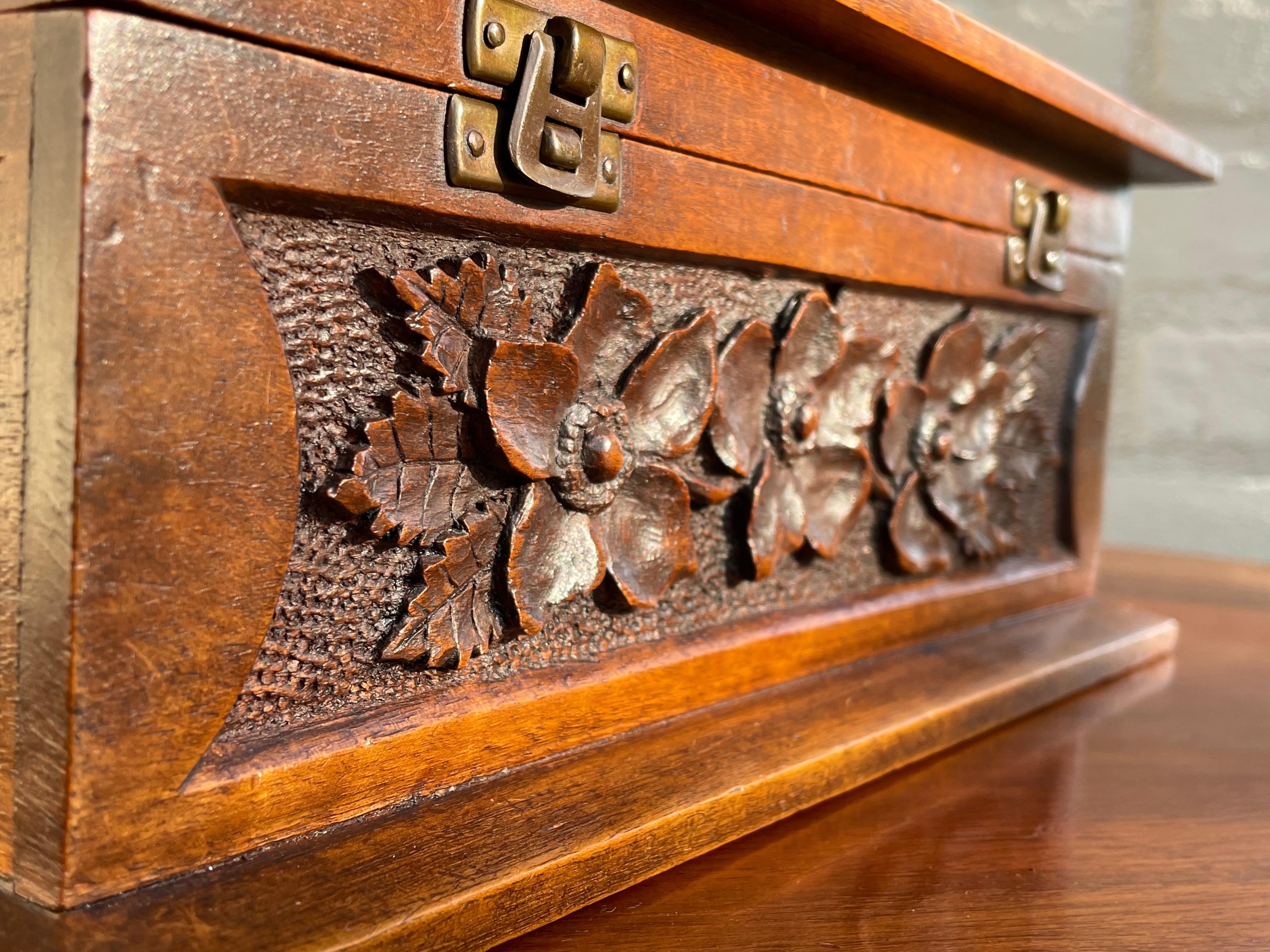 European Stunning Arts & Crafts Box with Hand Carved Deer Sculptures in Deep Relief, 1910