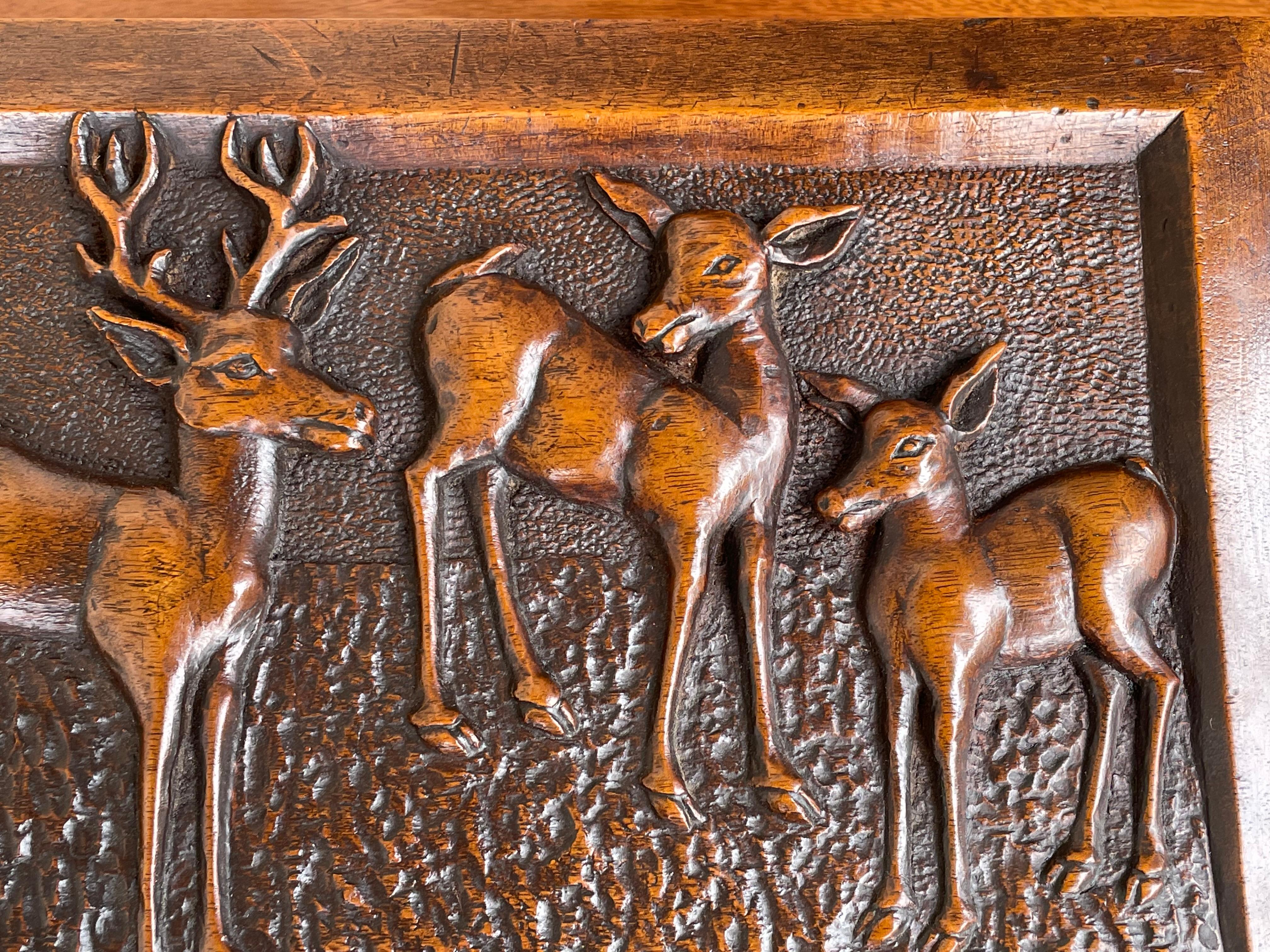 Stunning Arts & Crafts Box with Hand Carved Deer Sculptures in Deep Relief, 1910 1
