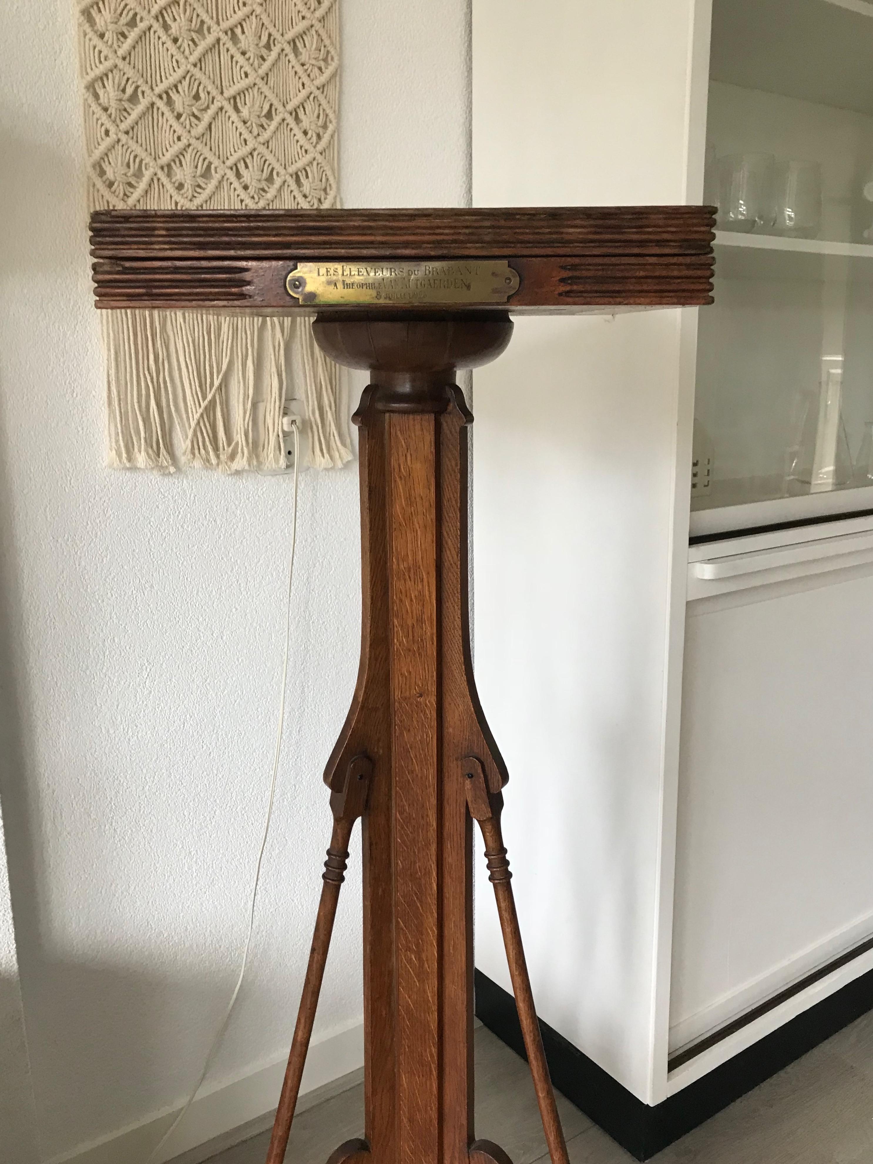 Rare and very attractive sculptors display stand from early 1900s., in the style of Henry van der Velde.

This symmetrical design and all-handcrafted tripod work easel makes a great stand for sculptures and other works of art. This highly stylish