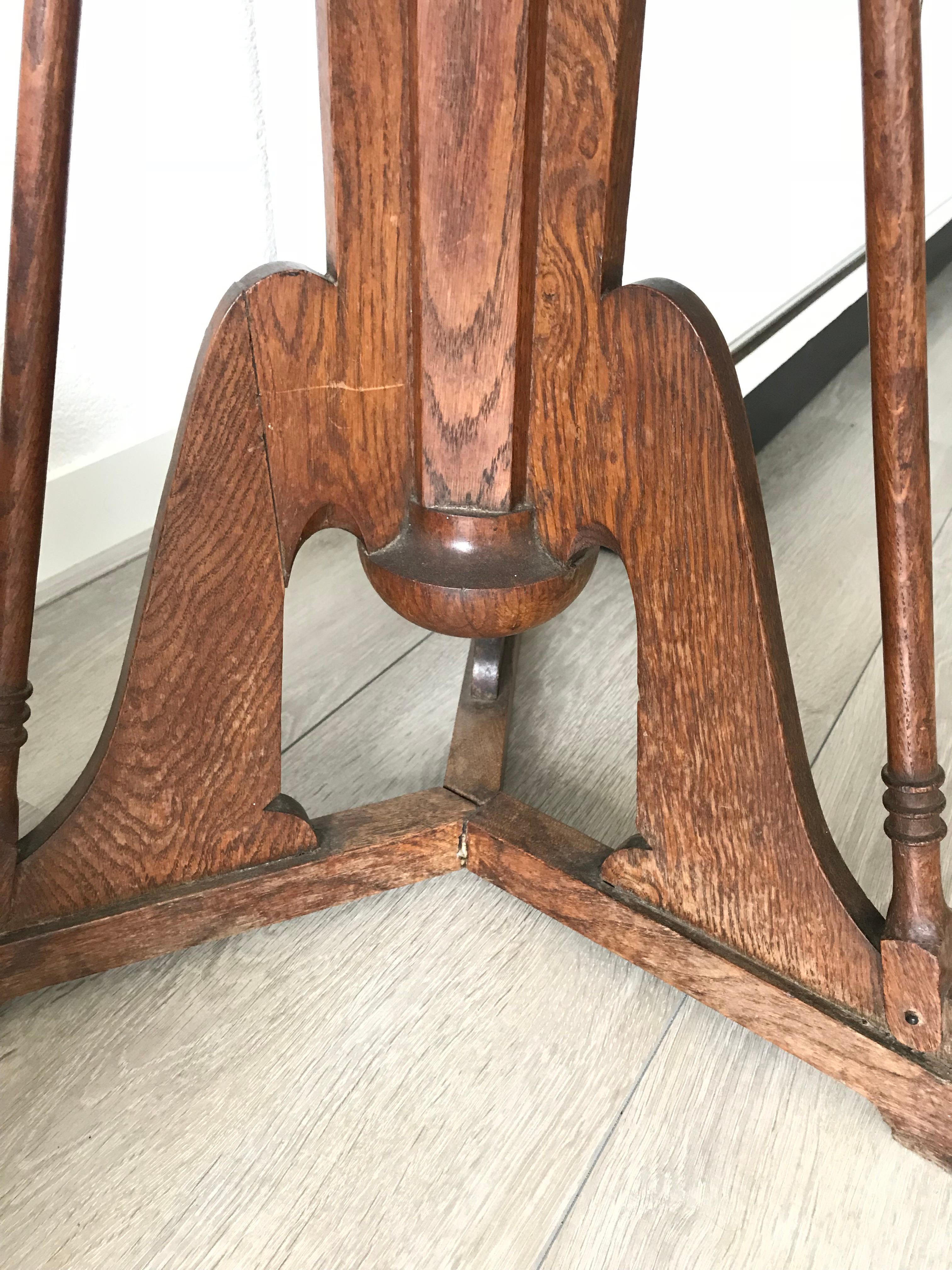 European Stunning Arts & Crafts Oak Sculpture Stand / Sculptors Studio Gallery Display