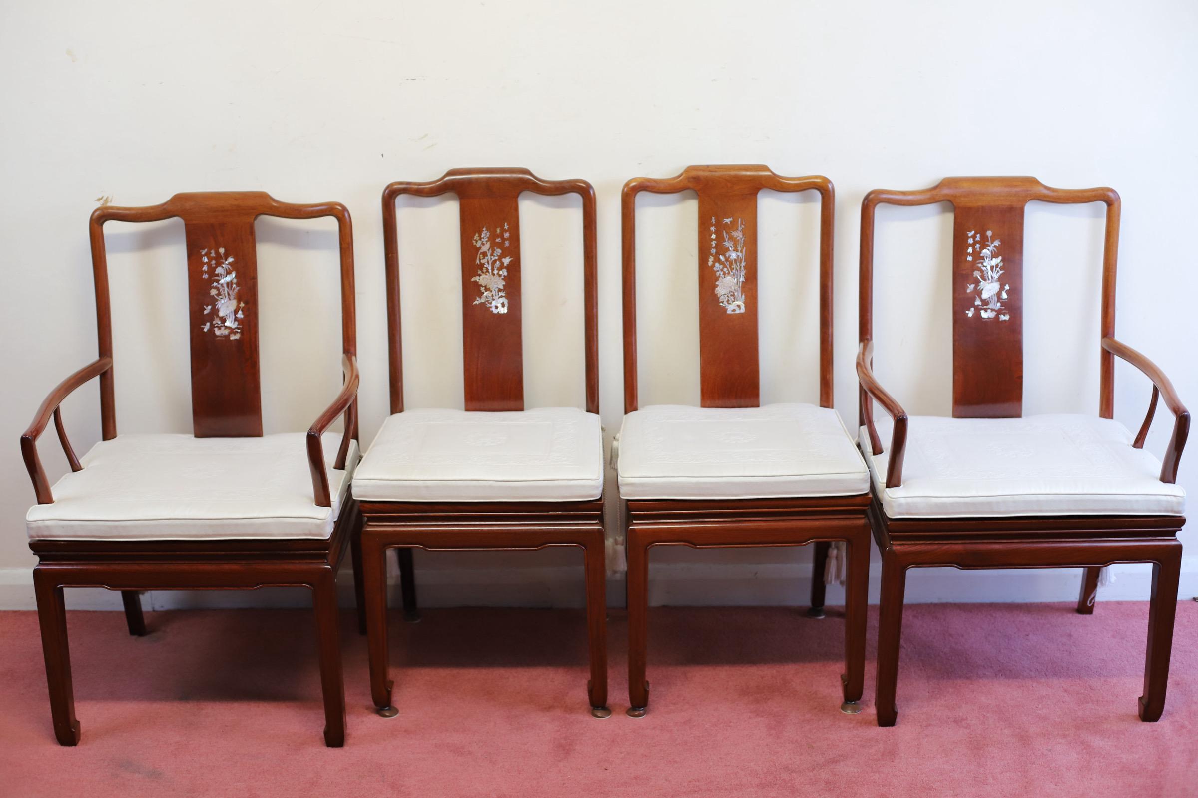 Atemberaubender asiatischer Esstisch aus Hartholz und Perlmutt mit Intarsien und acht Stühlen im Angebot 1