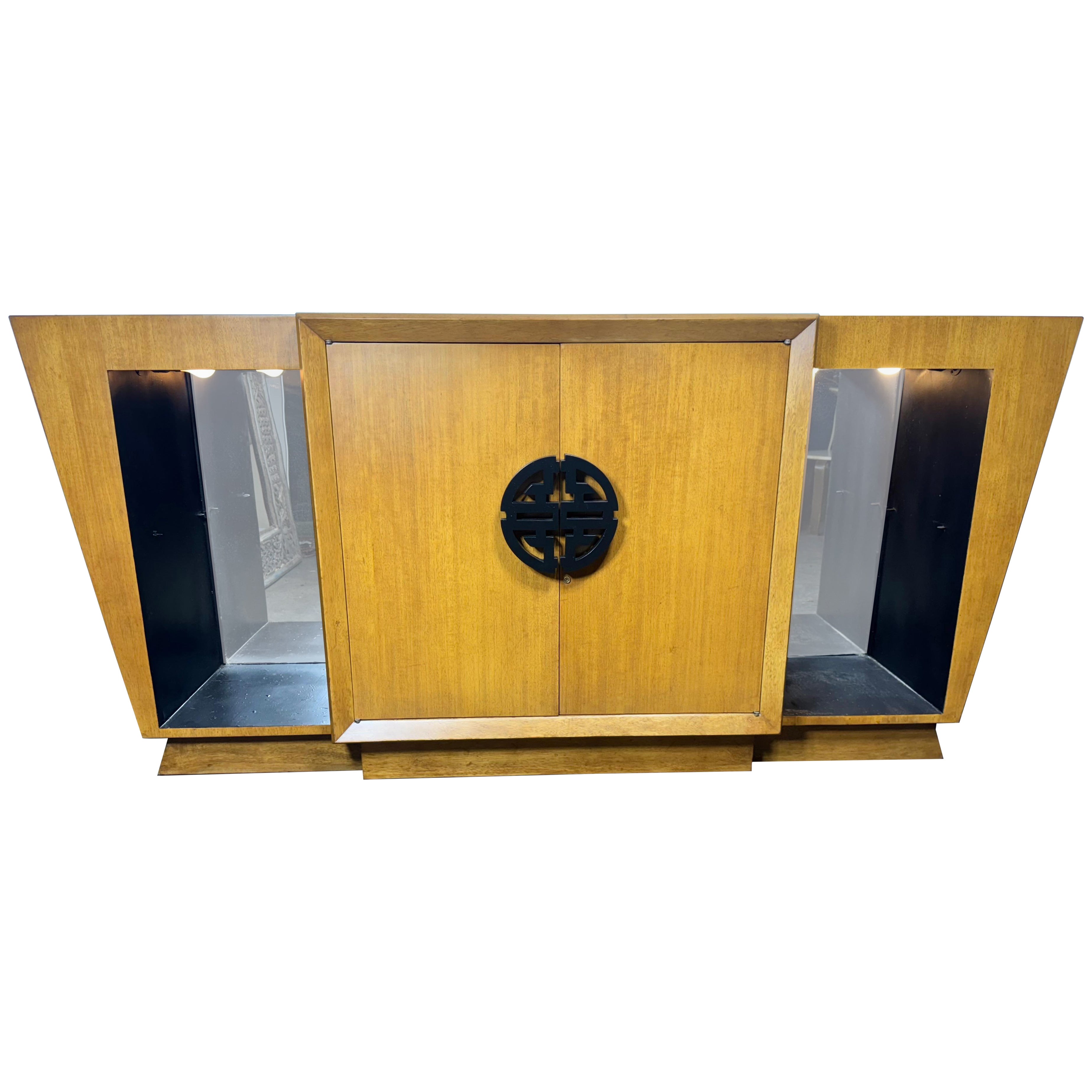 Impresionante Asiático Modernista / Deco Gabinete . credenza , bar. attr. James Mont en venta