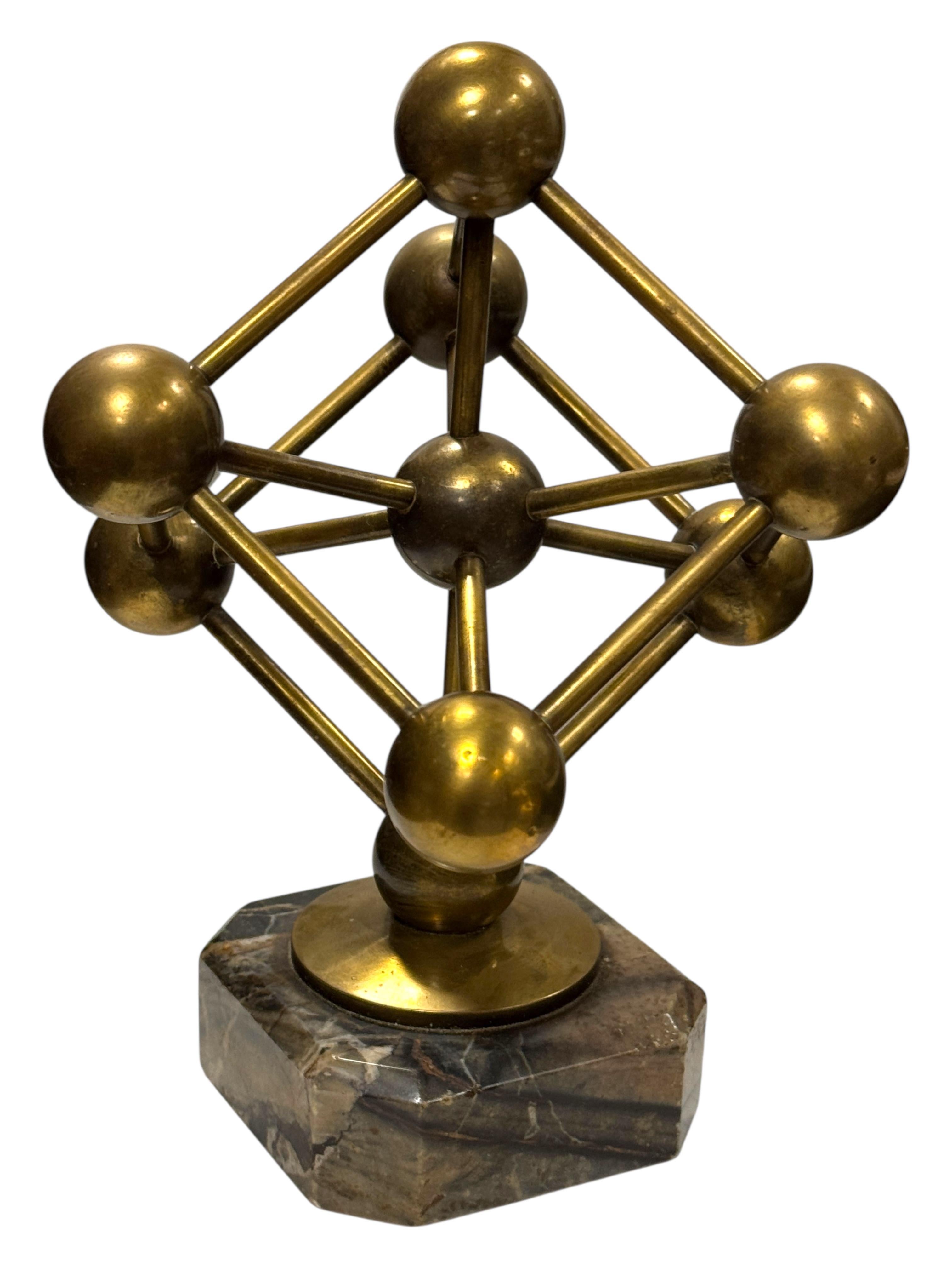Superbe Atomium Souvenir Building Sculpture Marble Base Bruxelles Belgium 1960s Bon état - En vente à Nuernberg, DE