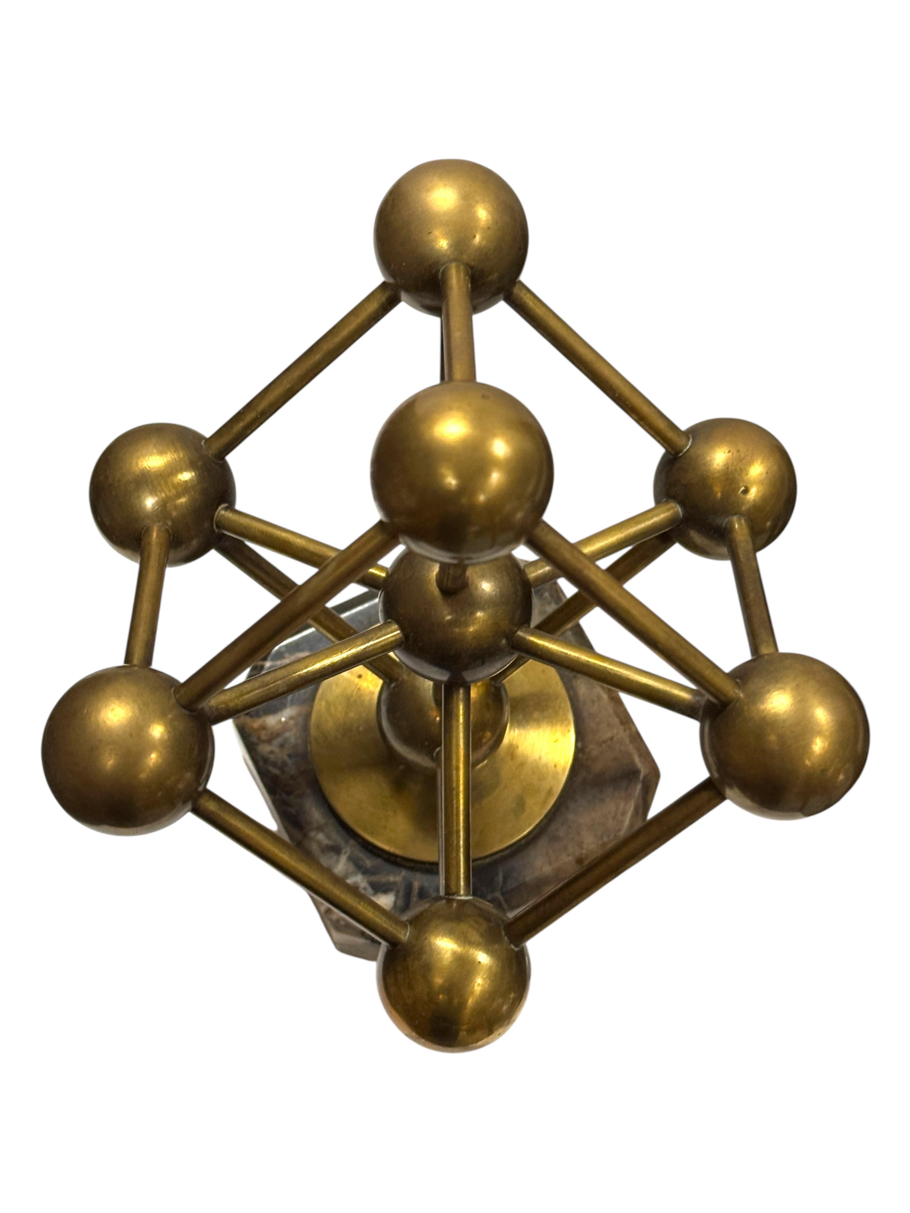 Milieu du XXe siècle Superbe Atomium Souvenir Building Sculpture Marble Base Bruxelles Belgium 1960s en vente