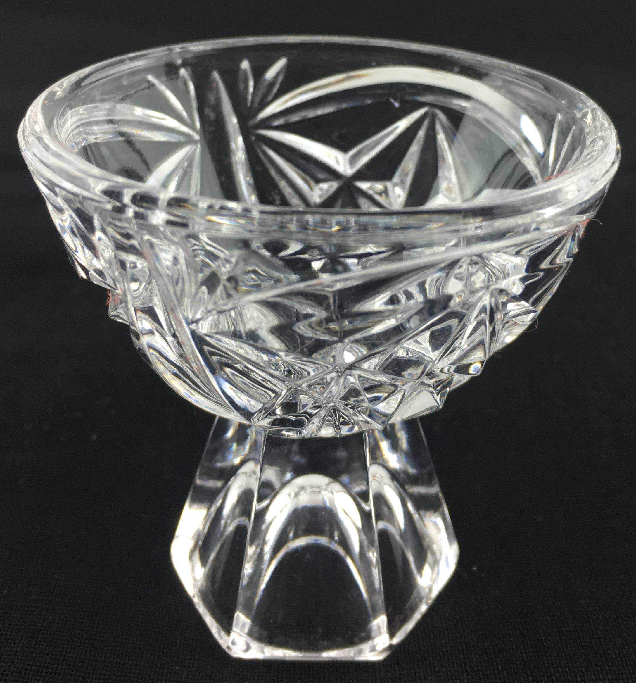 Stunning Baccarat Crystal Decanter with 6 Shot Glasses, Set, circa 1920 In Good Condition In Miami, FL
