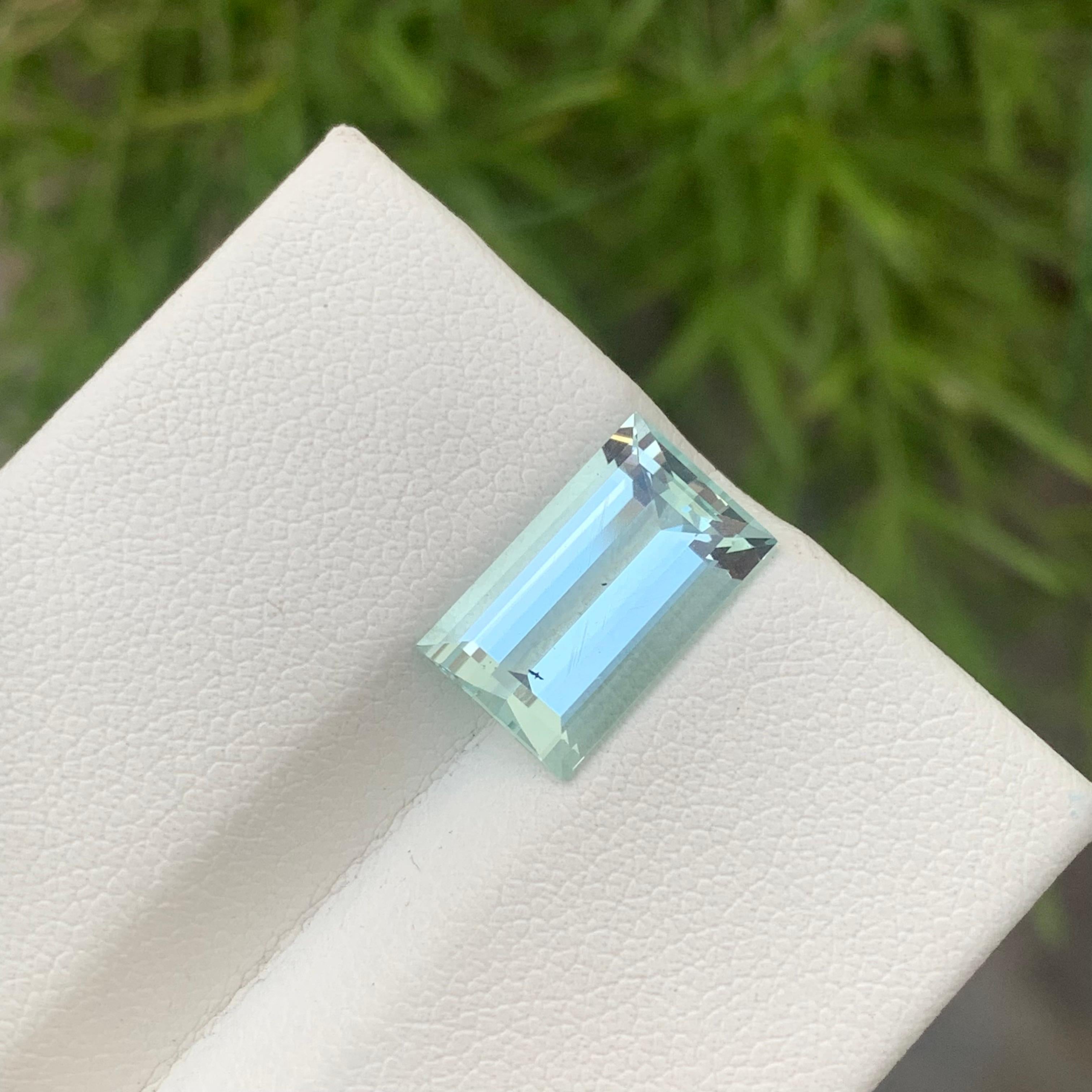 Stunning Baguette Shape Natural Loose Aquamarine 4.10 Carat March Birthstone In New Condition In Peshawar, PK
