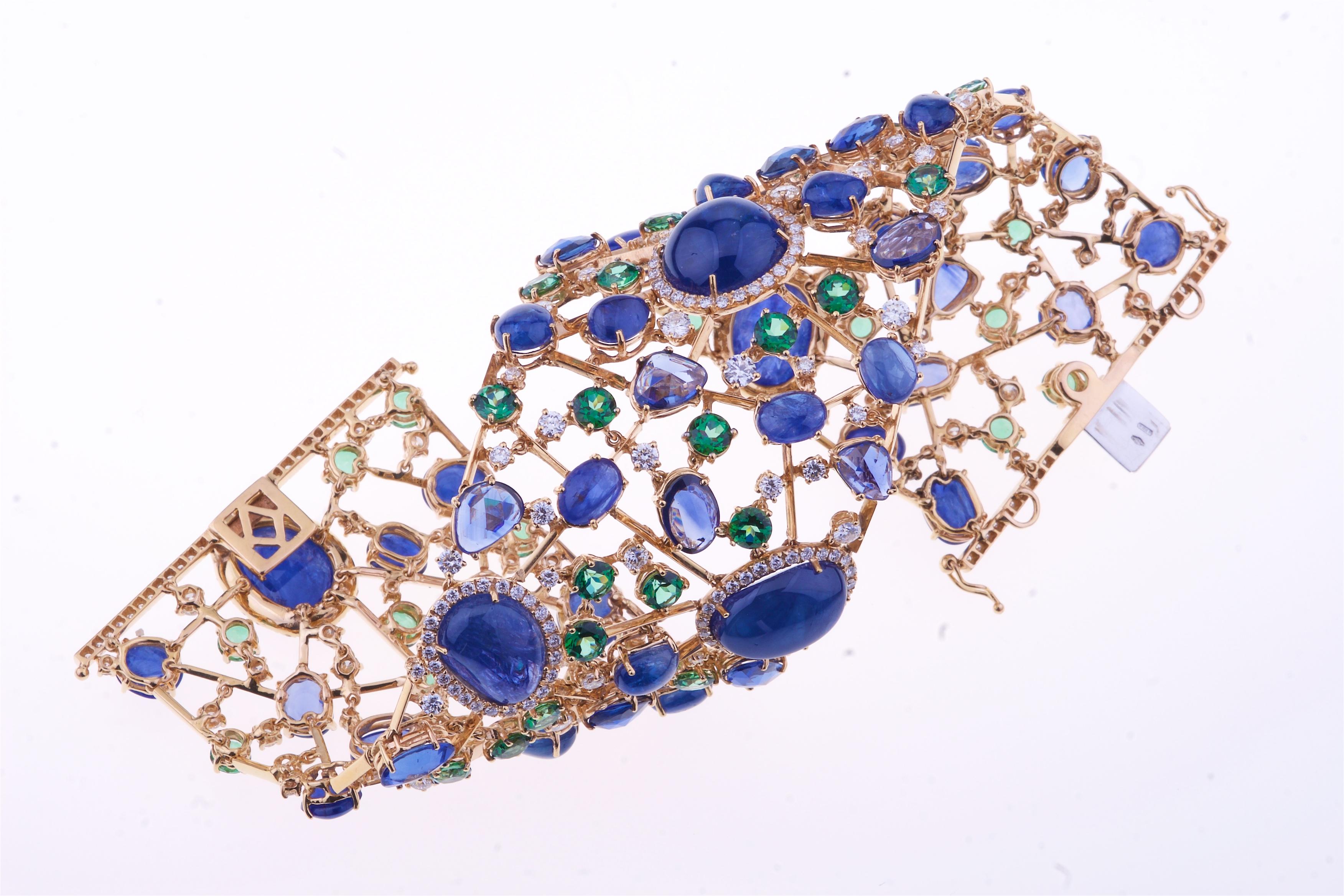 Stunning Band Bracelet with Sapphires and Diamonds in a Net Design In New Condition For Sale In Roma, IT