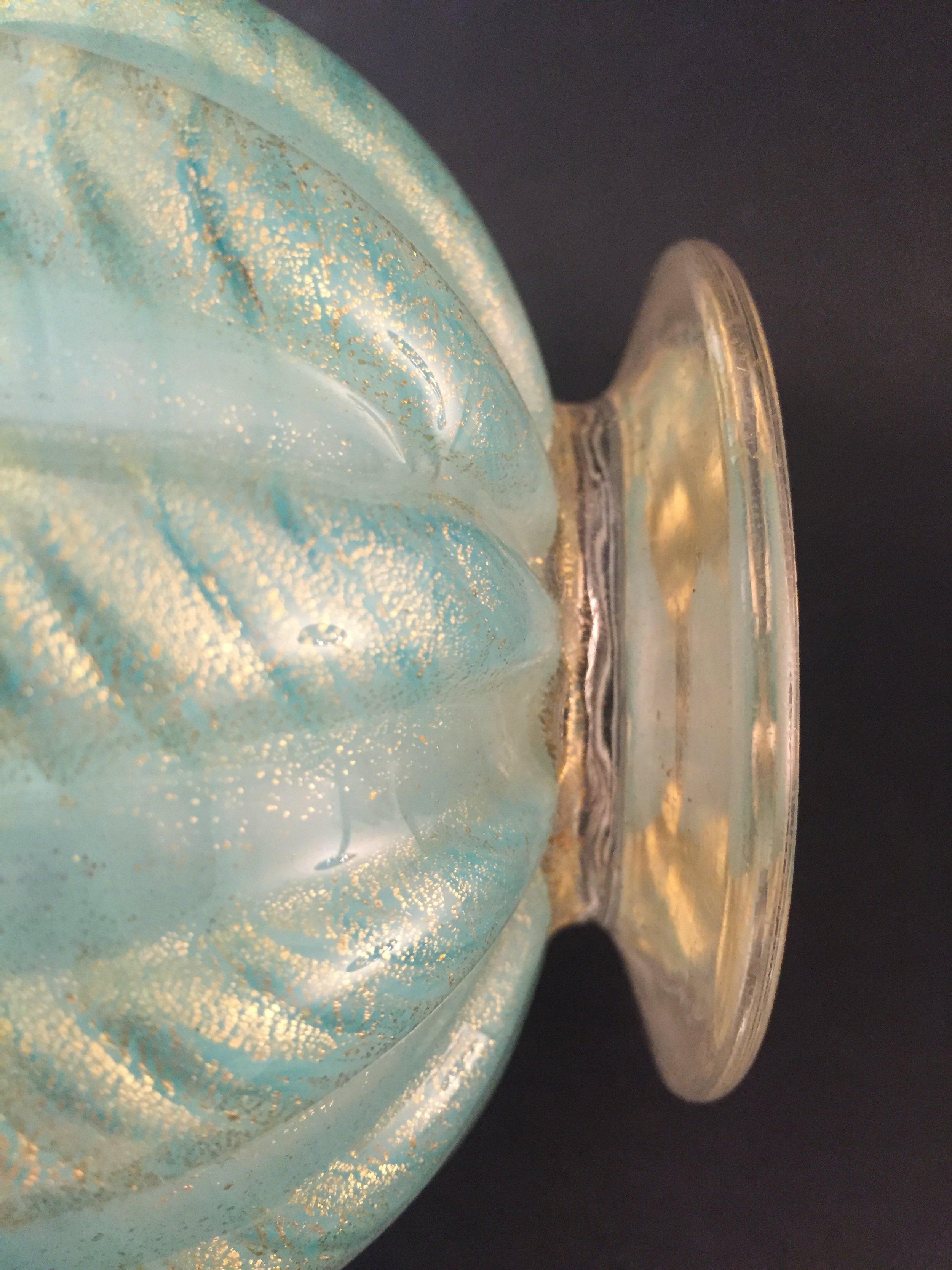 Stunning Barovier & Toso Ribbed Italian Murano Glass Vase with Gold Inclusions For Sale 5