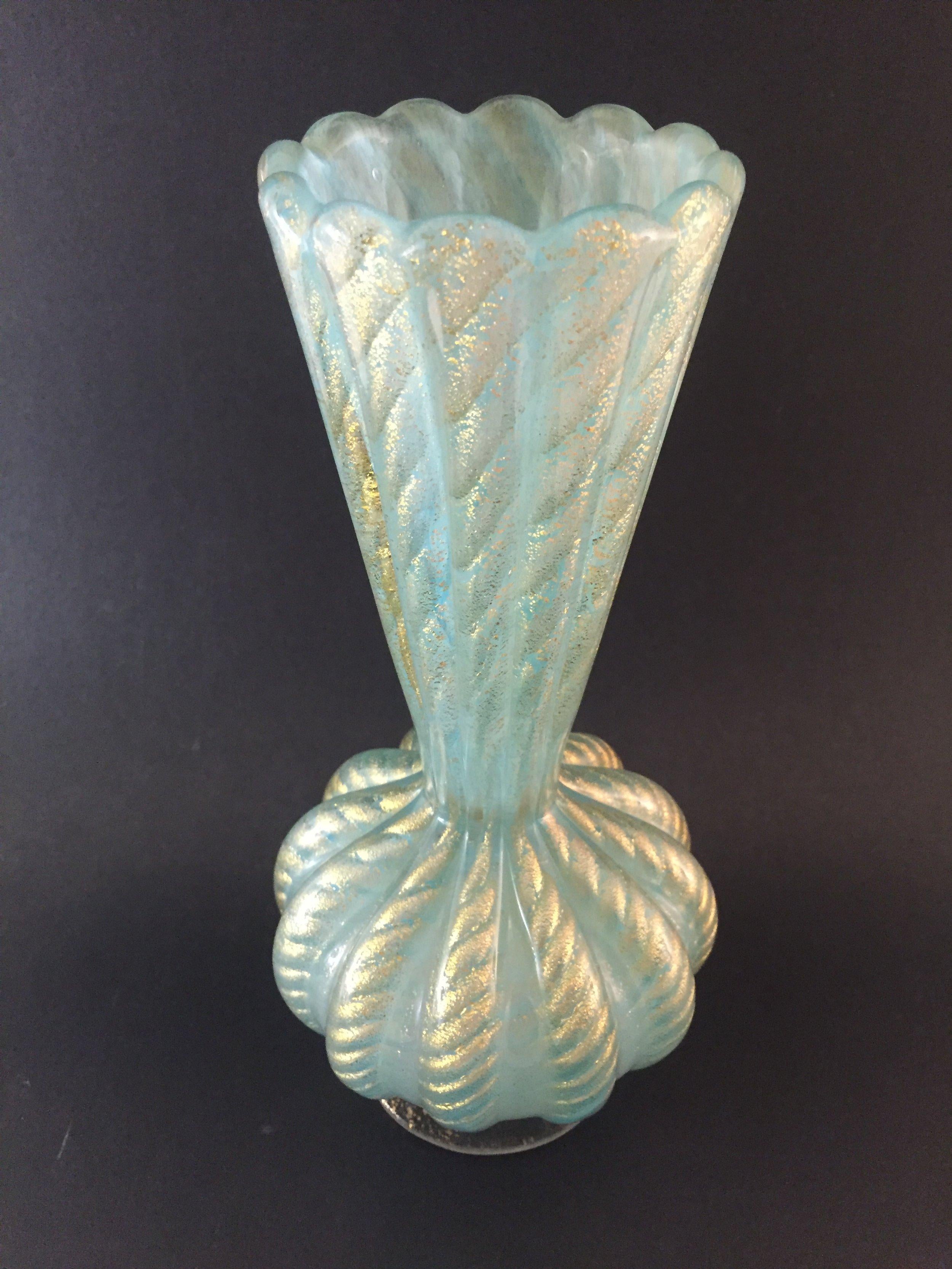 Mid-Century Modern Stunning Barovier & Toso Ribbed Italian Murano Glass Vase with Gold Inclusions For Sale