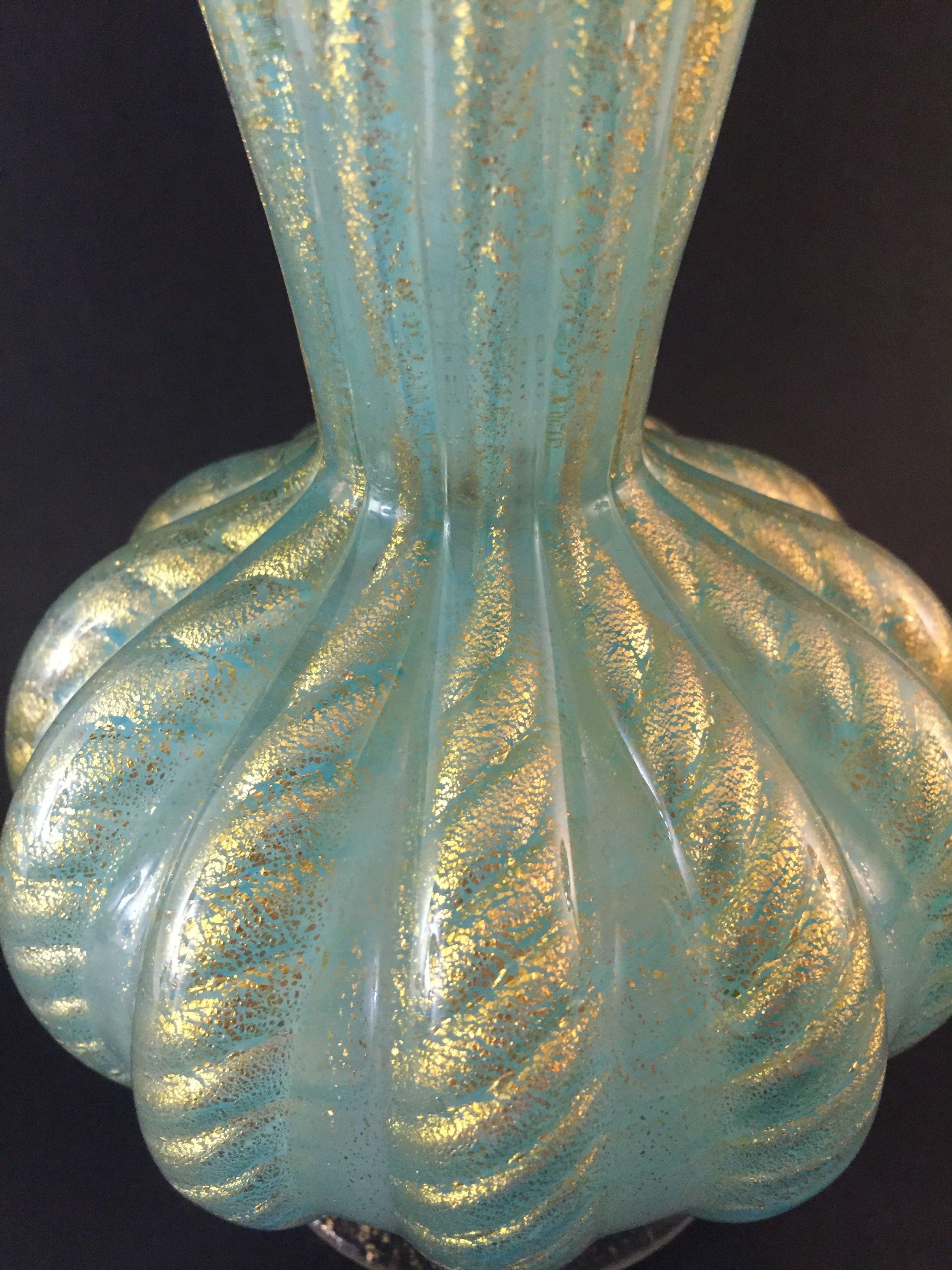 Mid-20th Century Stunning Barovier & Toso Ribbed Italian Murano Glass Vase with Gold Inclusions For Sale