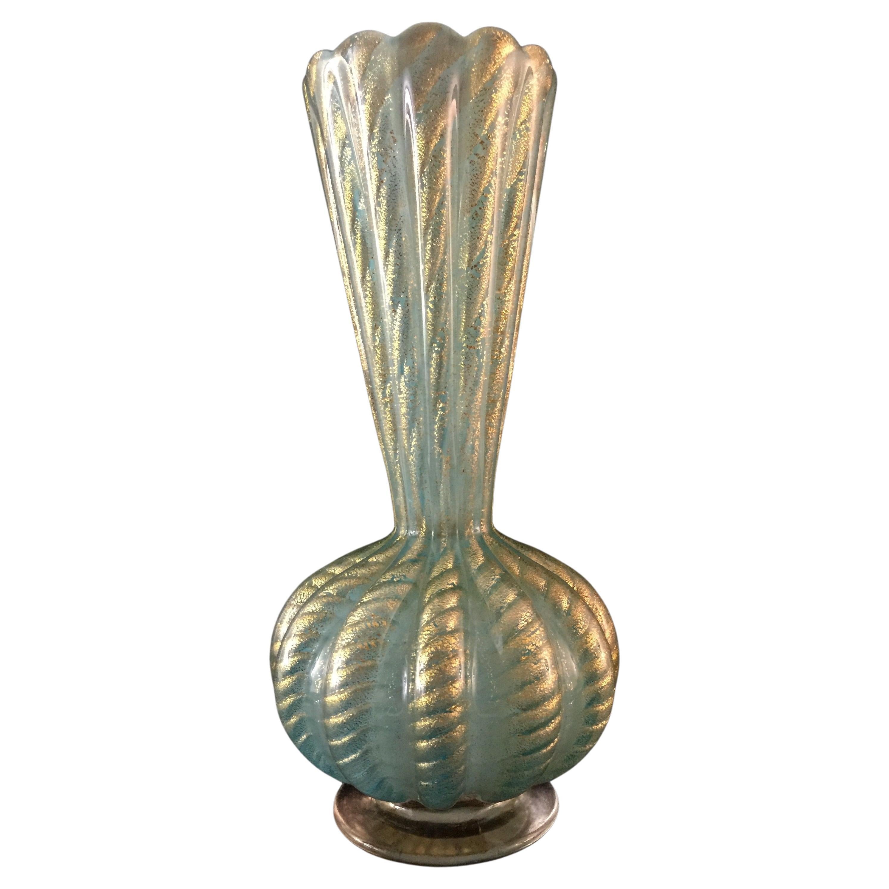 Superbe vase italien nervuré Barovier & Toso en verre de Murano avec inclusions d'or