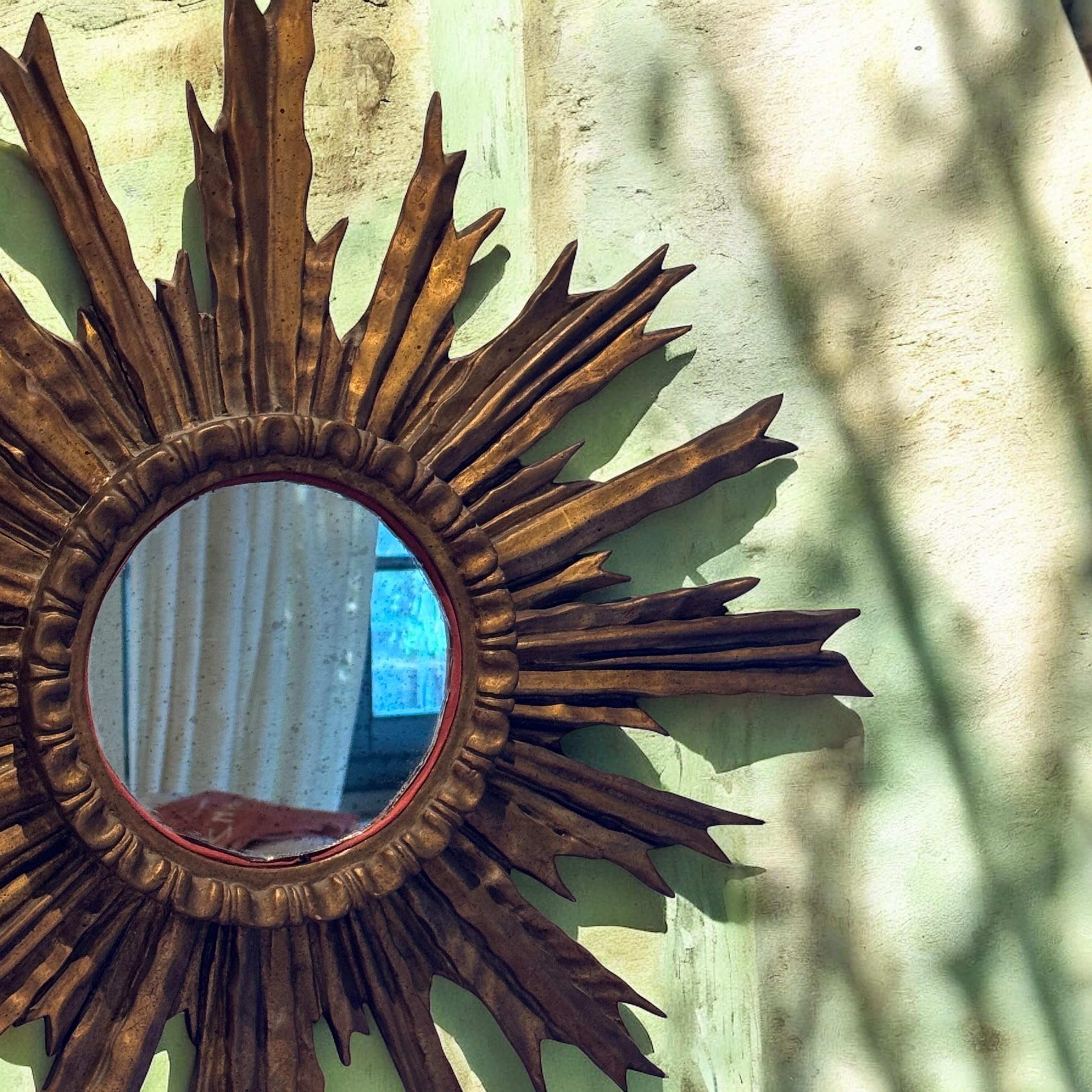 Atemberaubend Schöne Starburst Sunburst Vergoldetes Holz Spiegel Italien, ca. 1920er Jahre (Frühes 20. Jahrhundert) im Angebot
