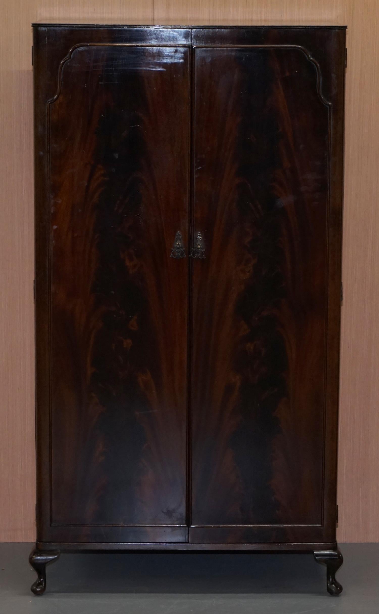 We are delighted to offer for sale this stunning Beithcraft Scotland flamed mahogany wardrobe which is part of a suite

In terms of the condition we have cleaned waxed and polish it from top to bottom, there will be normal age related patina marks