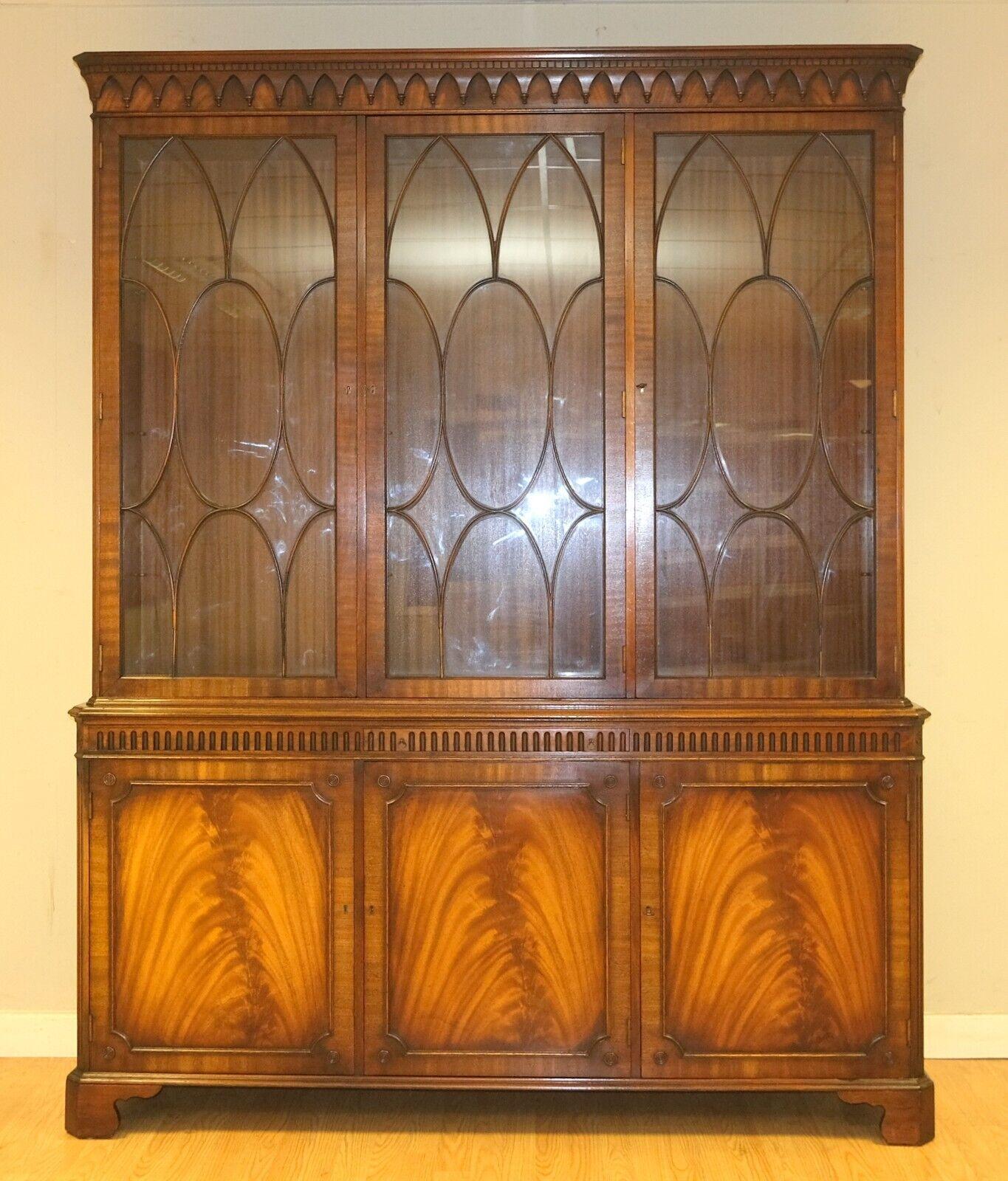 We are delighted to offer for sale this stunning Bevan Funnell Reprodux brown hardwood cupboard/cabinet glazed door.

A well made, sturdy and rich Mahogany colour with a good looking cabinet from the well known British furniture maker, Bevan