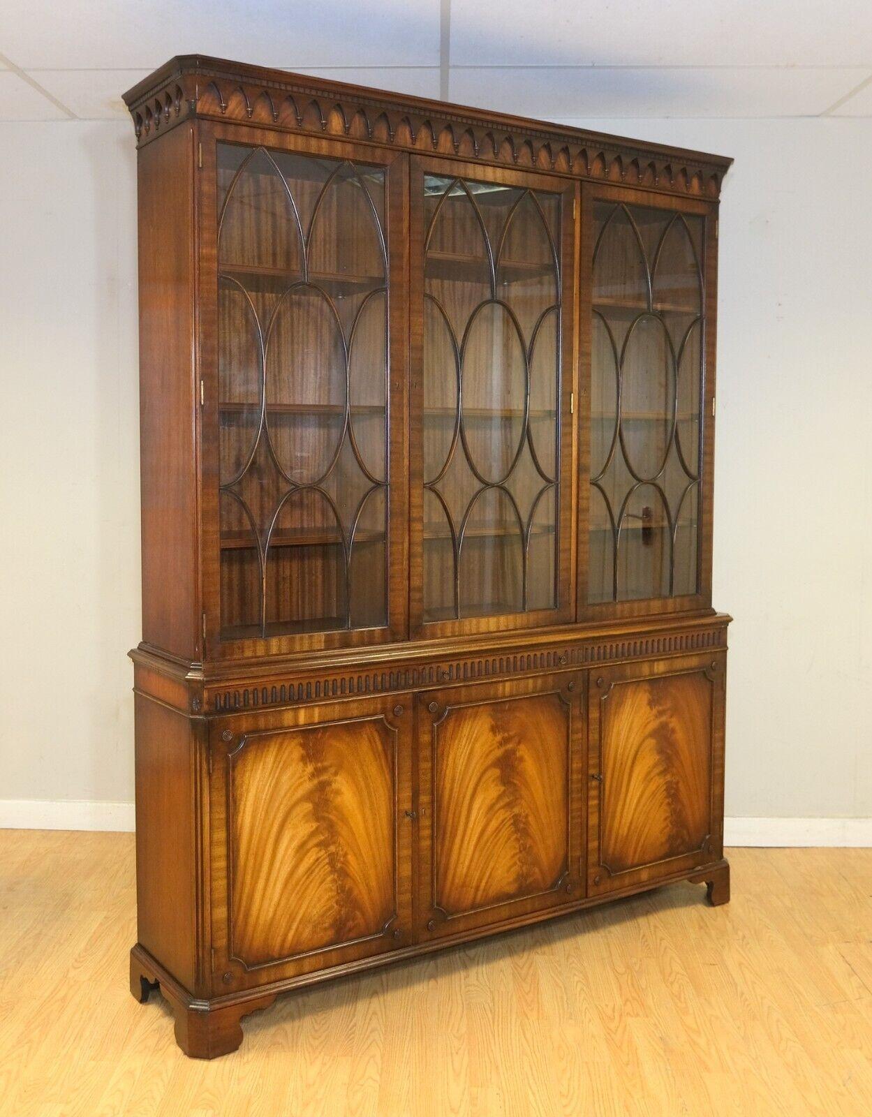 STUNNiNG BEVAN FUNELL BROWN HARDWOOD CABINET/CUPBOARD WITH GREEN WRITING SLIDE For Sale 2