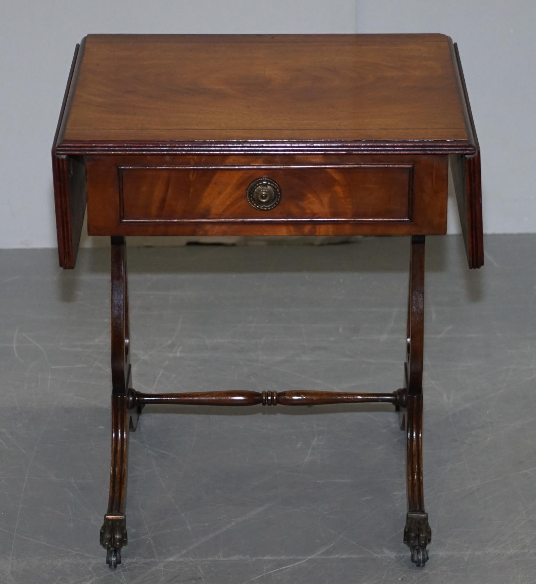 Stunning Bevan Funnell Extending Light Walnut Side End Lamp Wine Card Table For Sale 4