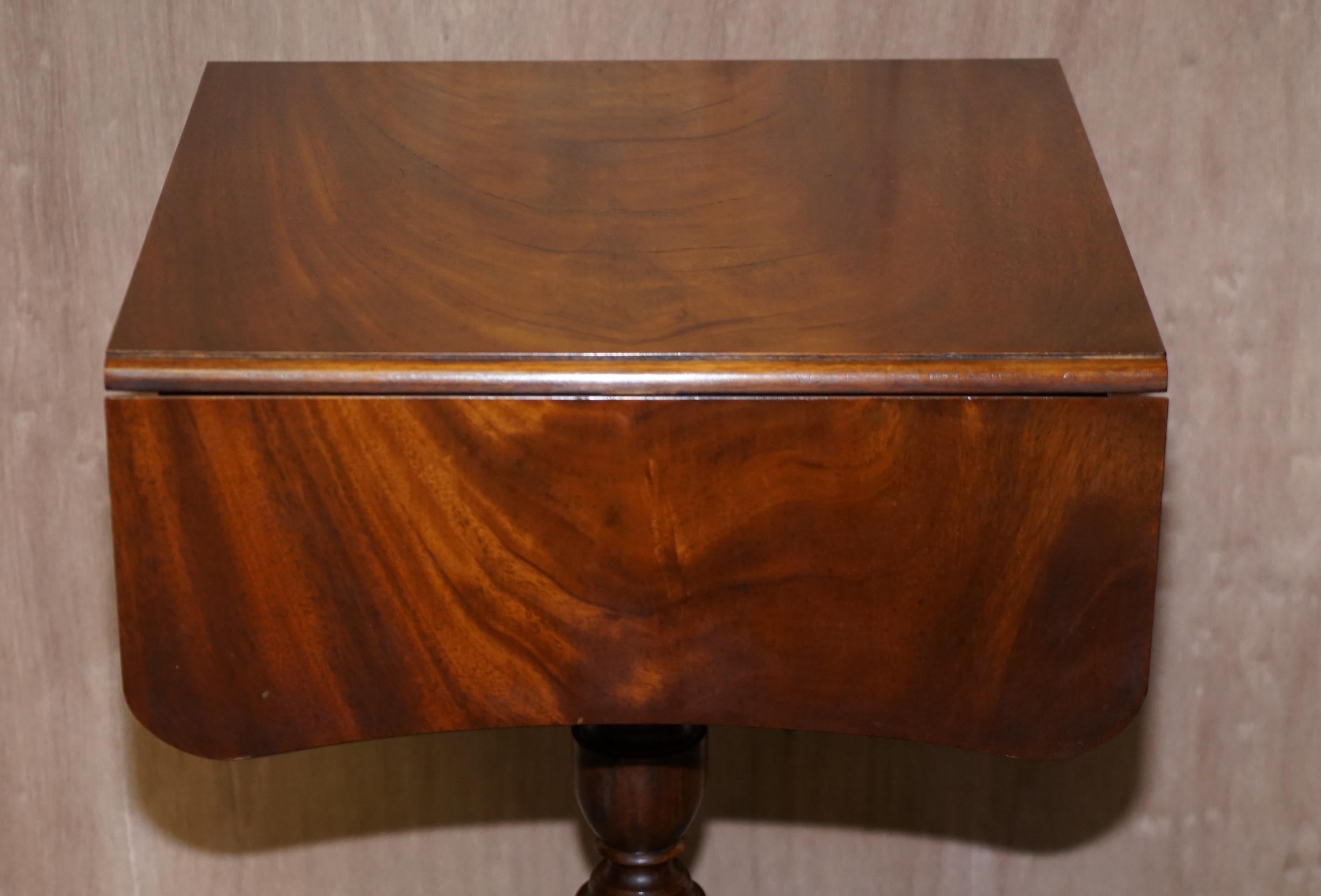 Stunning Bevan Funnell Extending Hardwood Side End Lamp Wine Card Table For Sale 5