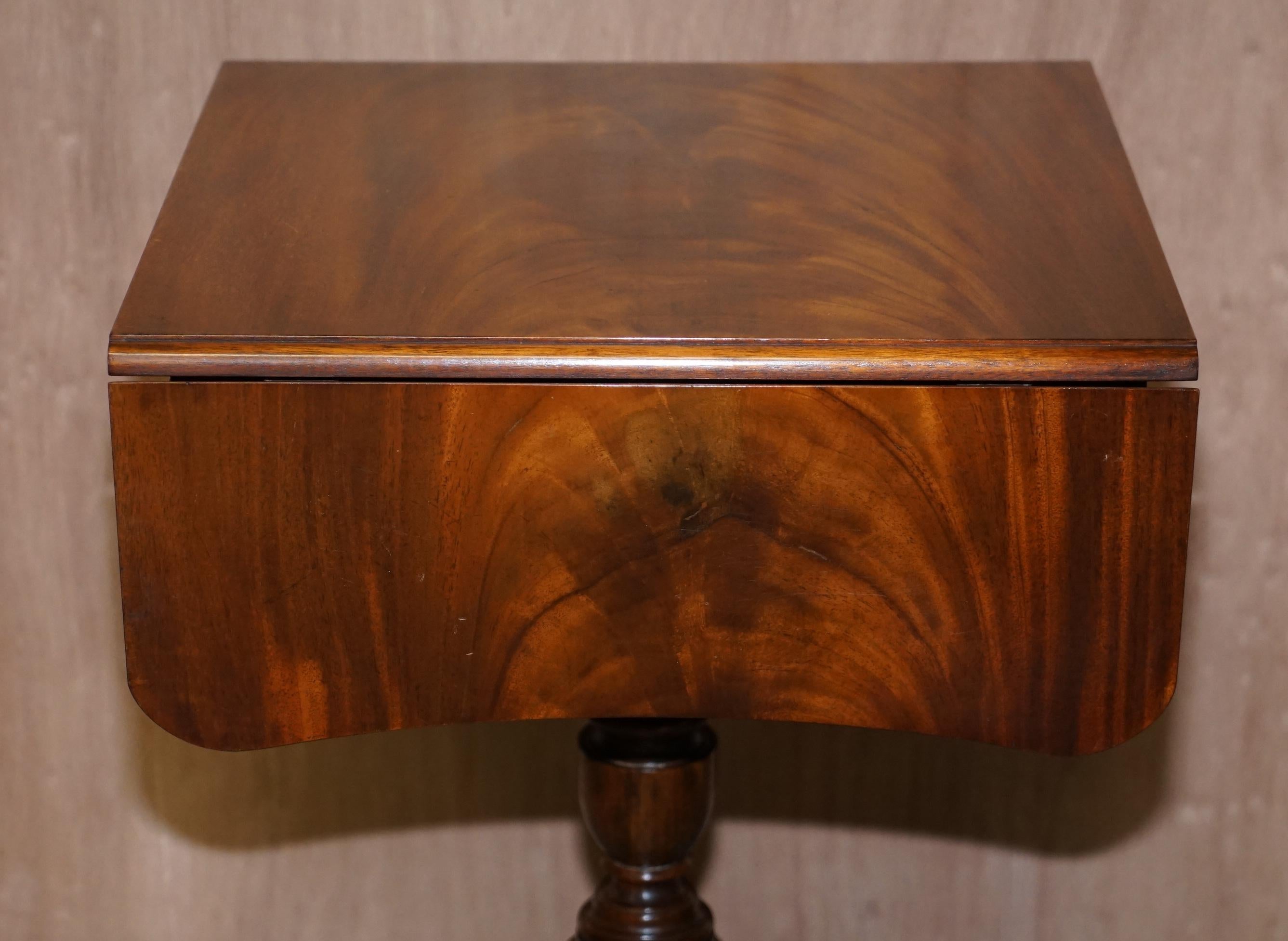 Stunning Bevan Funnell Extending Hardwood Side End Lamp Wine Card Table For Sale 7
