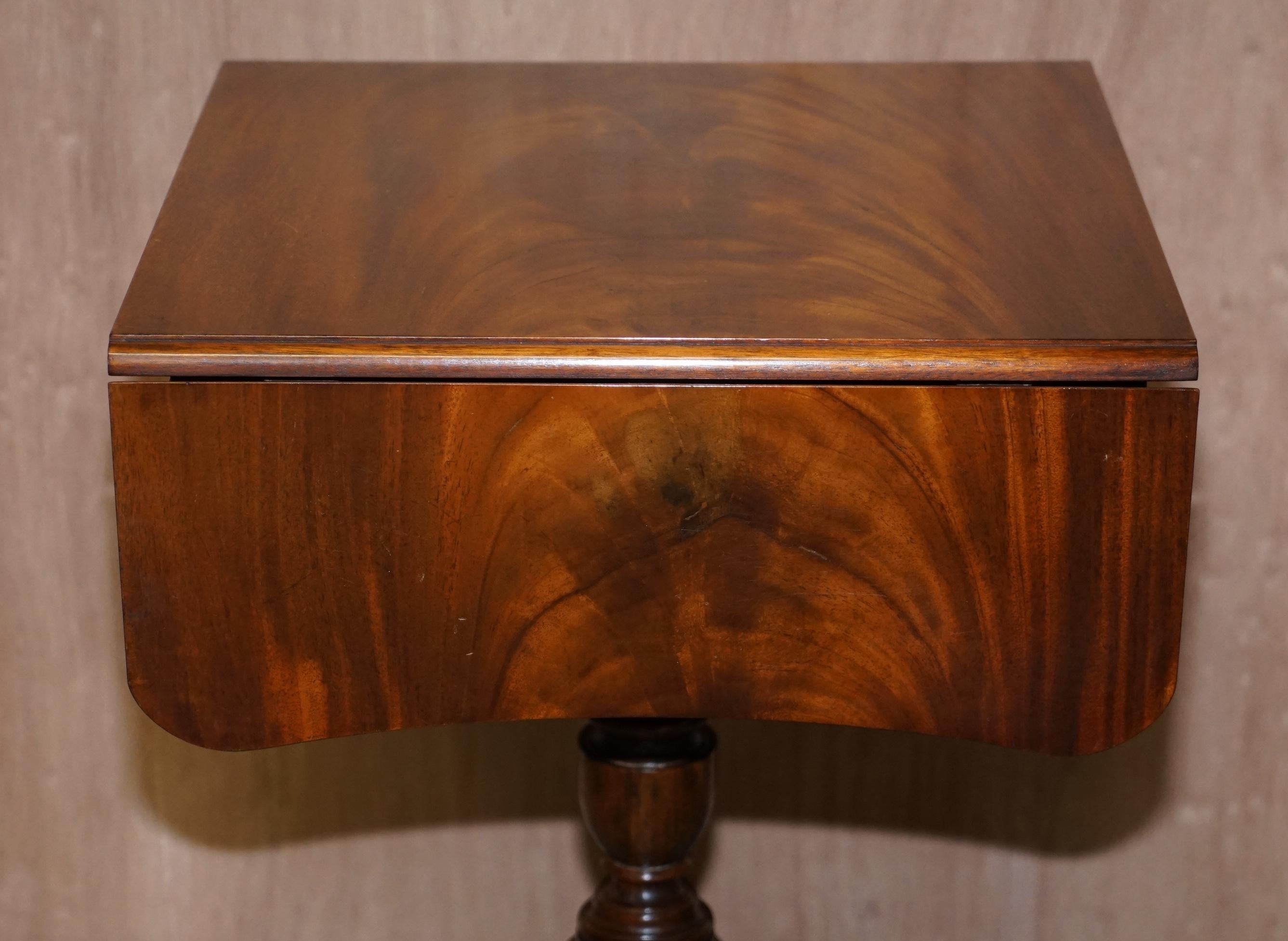 Stunning Bevan Funnell Extending Hardwood Side End Lamp Wine Card Table For Sale 8