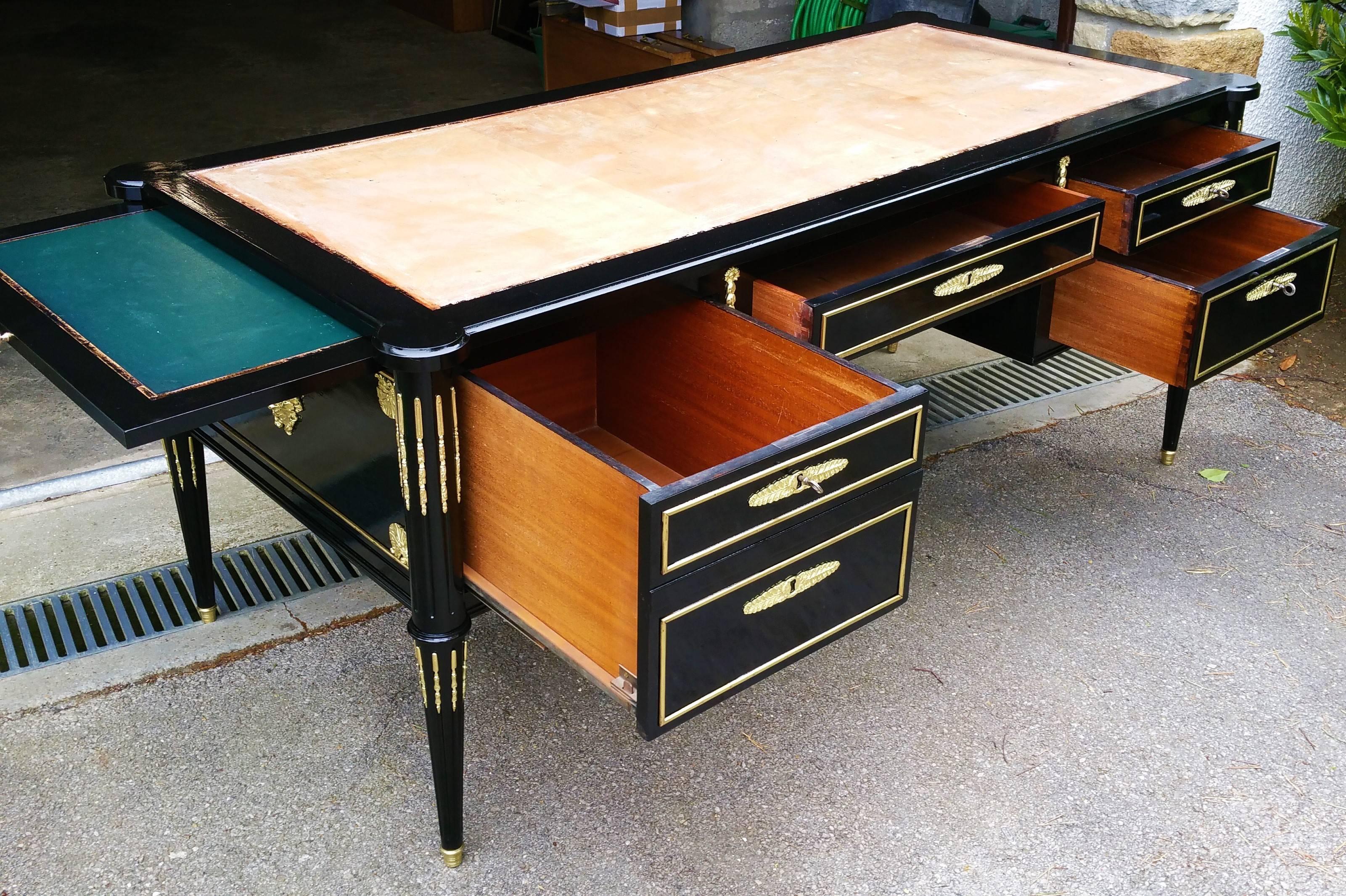 Stunning Big Napoleon III Desk Writing Table, France In Excellent Condition In Paris, FR